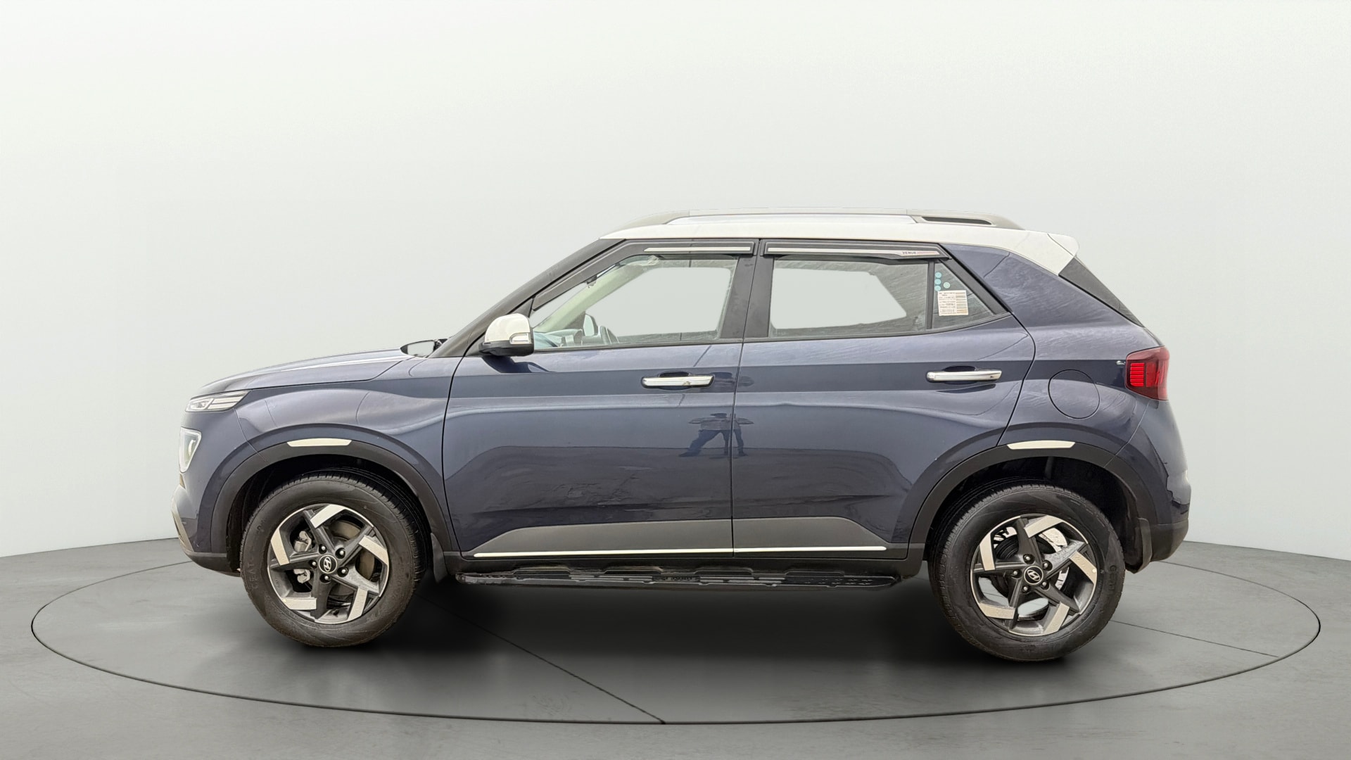 View 2019 Hyundai Venue SX Plus 1.0 Petrol AT Dual Tone Image 6 Used 2019 Hyundai Venue SX Plus 1.0 Petrol AT Dual Tone Image 6