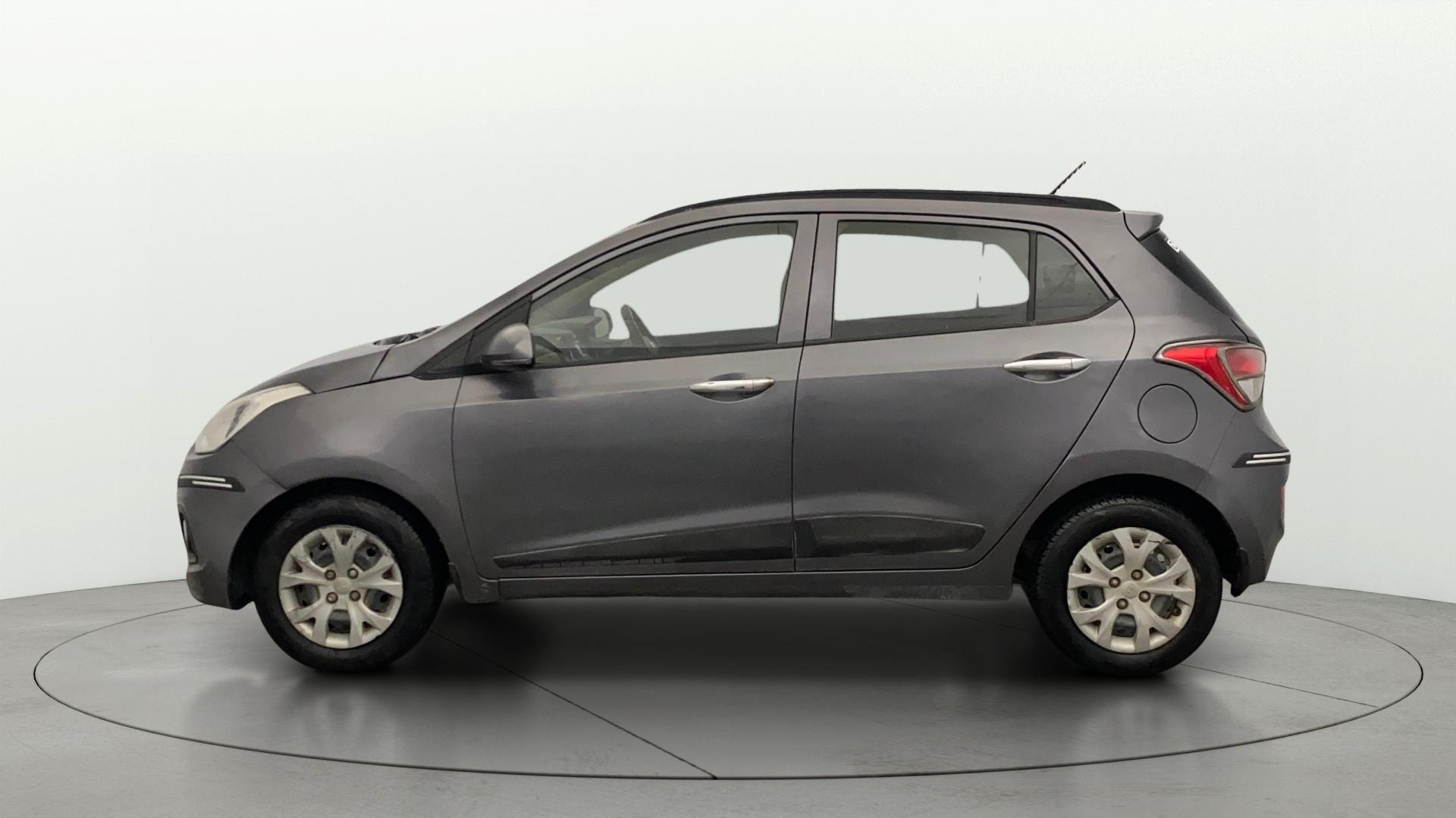 View 2015 Hyundai Grand i10 Sportz 1.2 Kappa Image 5 Used 2015 Hyundai Grand i10 Sportz 1.2 Kappa Image 5