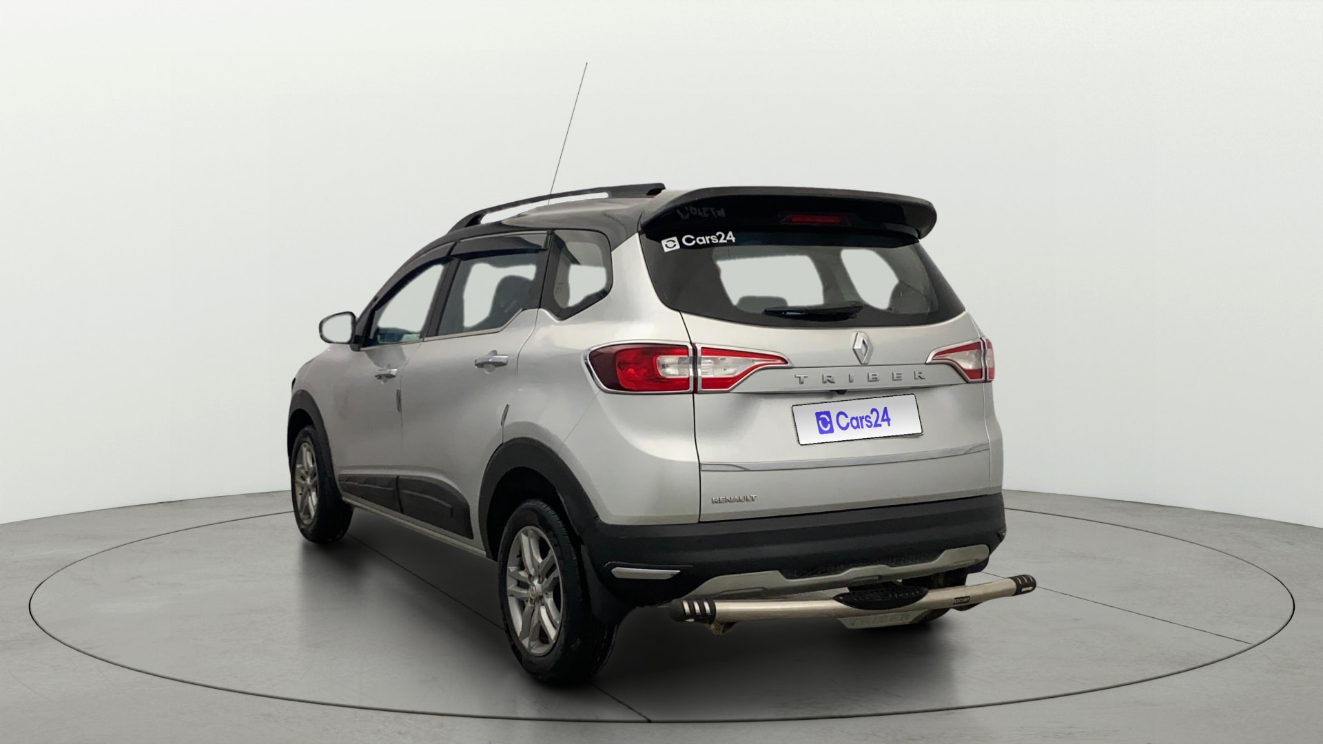 View 2023 Renault Triber RXZ Image 2 Used 2023 Renault Triber RXZ Image 2