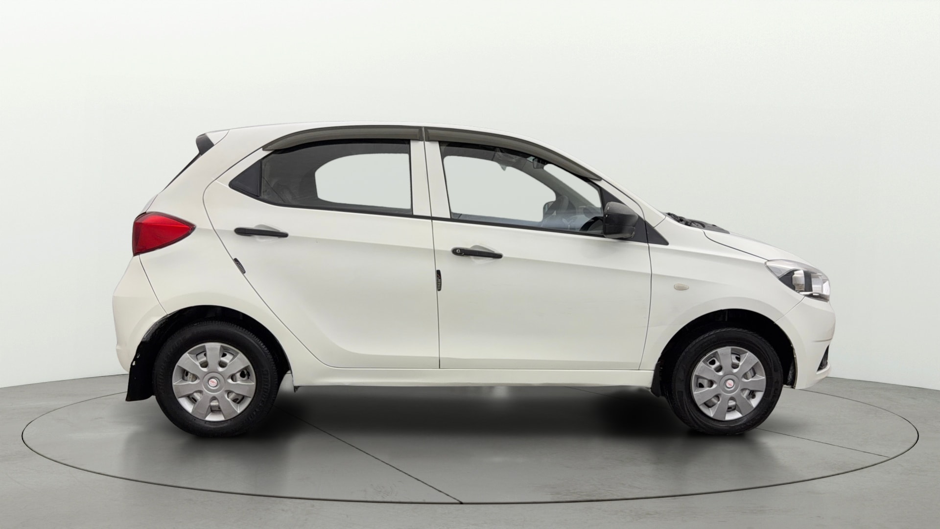 View 2018 Tata Tiago Revotorq XB Image 8 Used 2018 Tata Tiago Revotorq XB Image 8