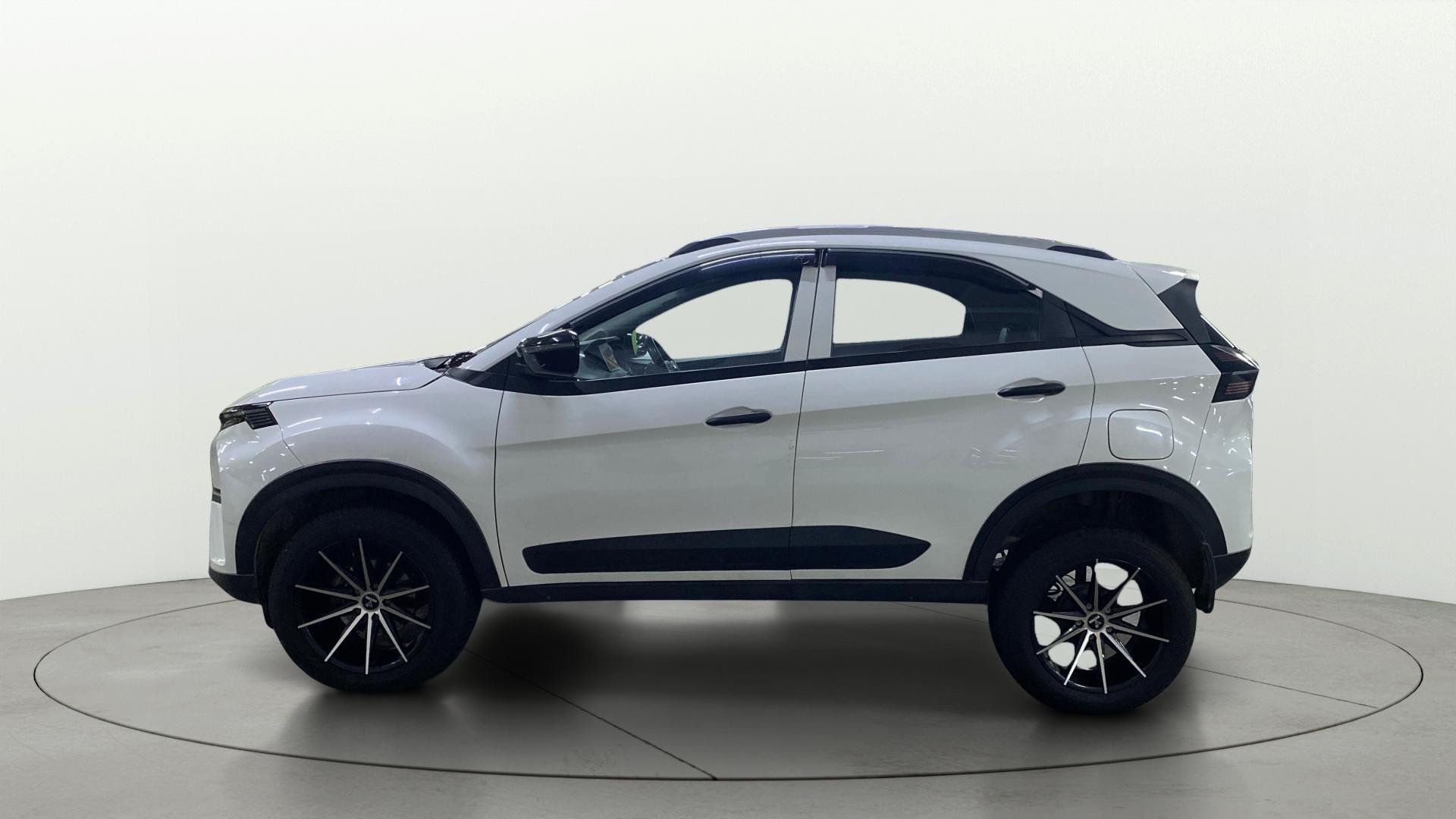 View 2024 Tata Nexon Revotron XE Image 5 Used 2024 Tata Nexon Revotron XE Image 5