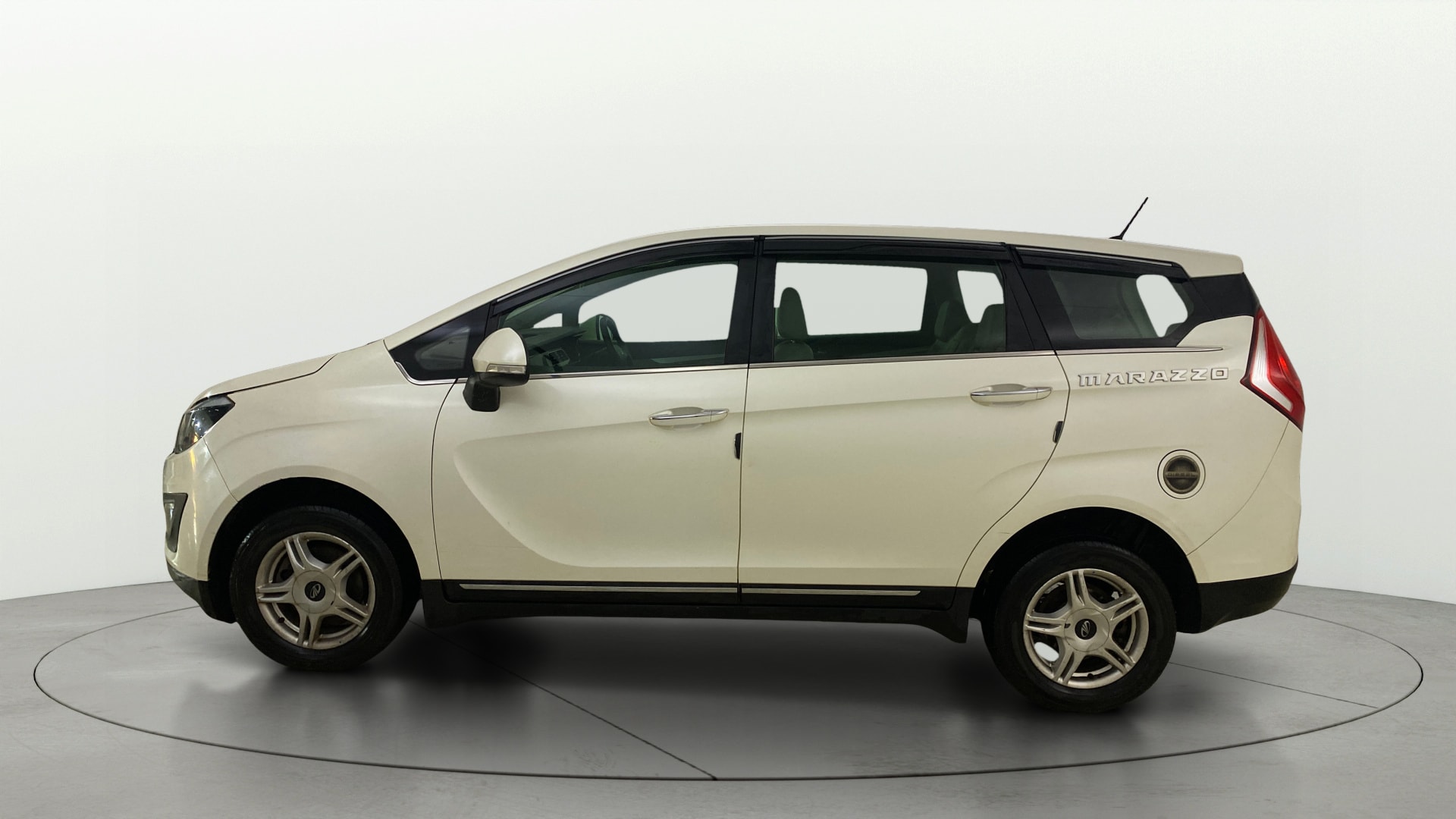 View 2018 Mahindra Marazzo M6 8-Seater Image 5 Used 2018 Mahindra Marazzo M6 8-Seater Image 5