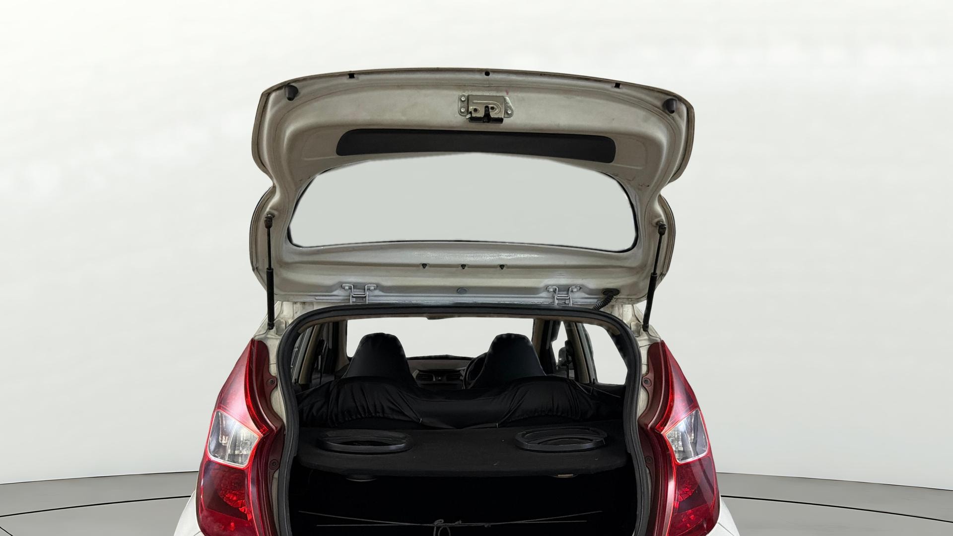View 2015 Hyundai EON Era Plus Image 16 Used 2015 Hyundai EON Era Plus Image 16