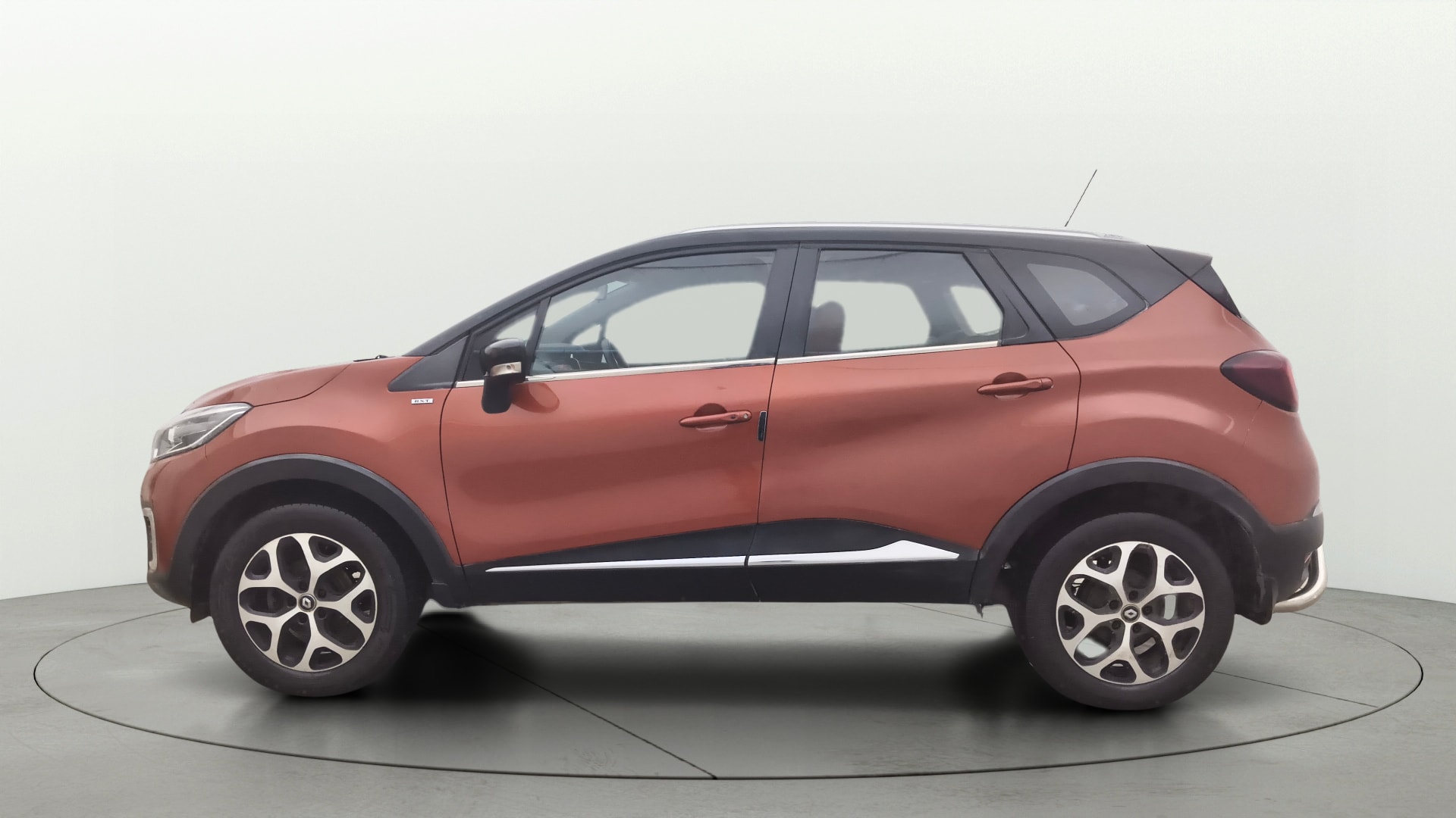 View 2019 Renault Captur RXT Diesel Dual Tone Image 5 Used 2019 Renault Captur RXT Diesel Dual Tone Image 5