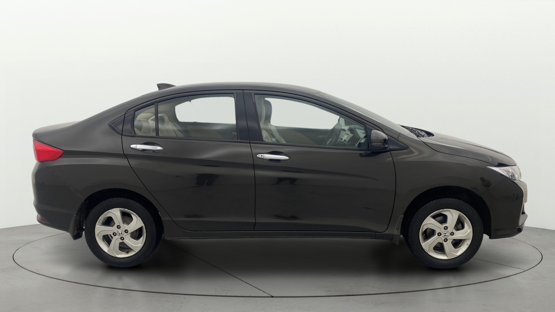 View 2015 Honda City ZX MT Diesel Anniversary Edition Image 9 Used 2015 Honda City ZX MT Diesel Anniversary Edition Image 9