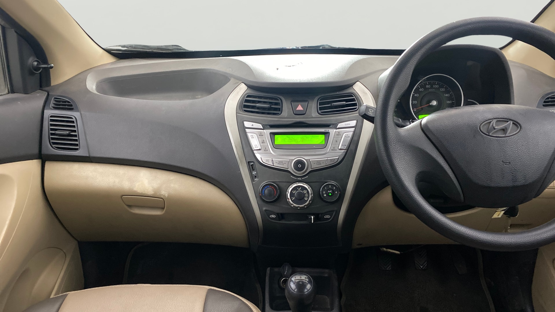 View 2013 Hyundai EON Magna Plus Image 17 Used 2013 Hyundai EON Magna Plus Image 17