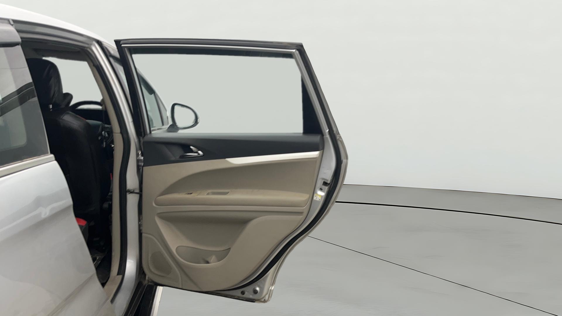 View 2019 Mahindra Marazzo M6 7-Seater Image 7 Used 2019 Mahindra Marazzo M6 7-Seater Image 7
