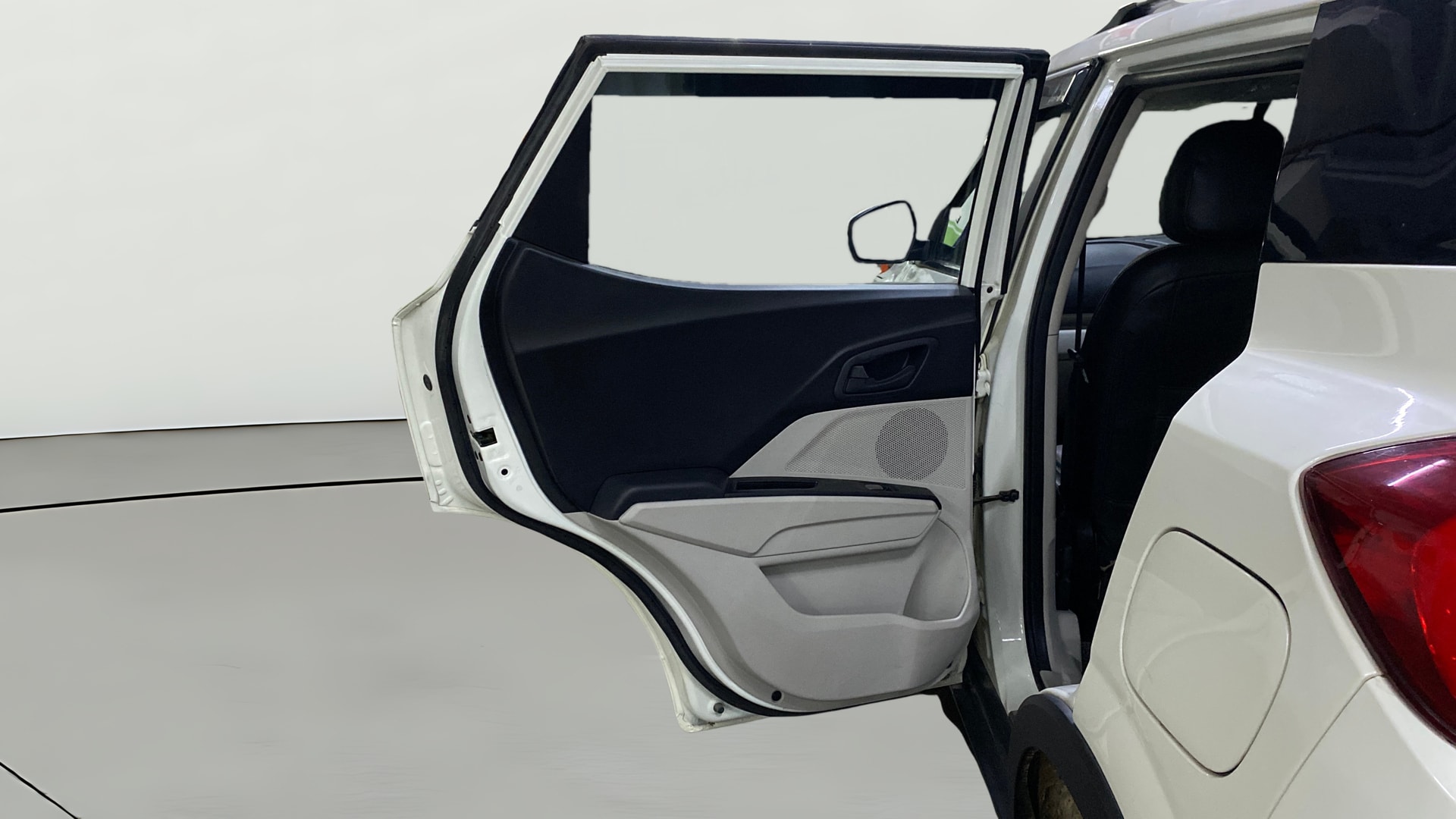 Used 2023 Mahindra XUV300 Used 2023 Mahindra XUV300