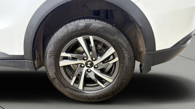 View Mahindra XUV700 Image 12 Used Mahindra XUV700 Image 12