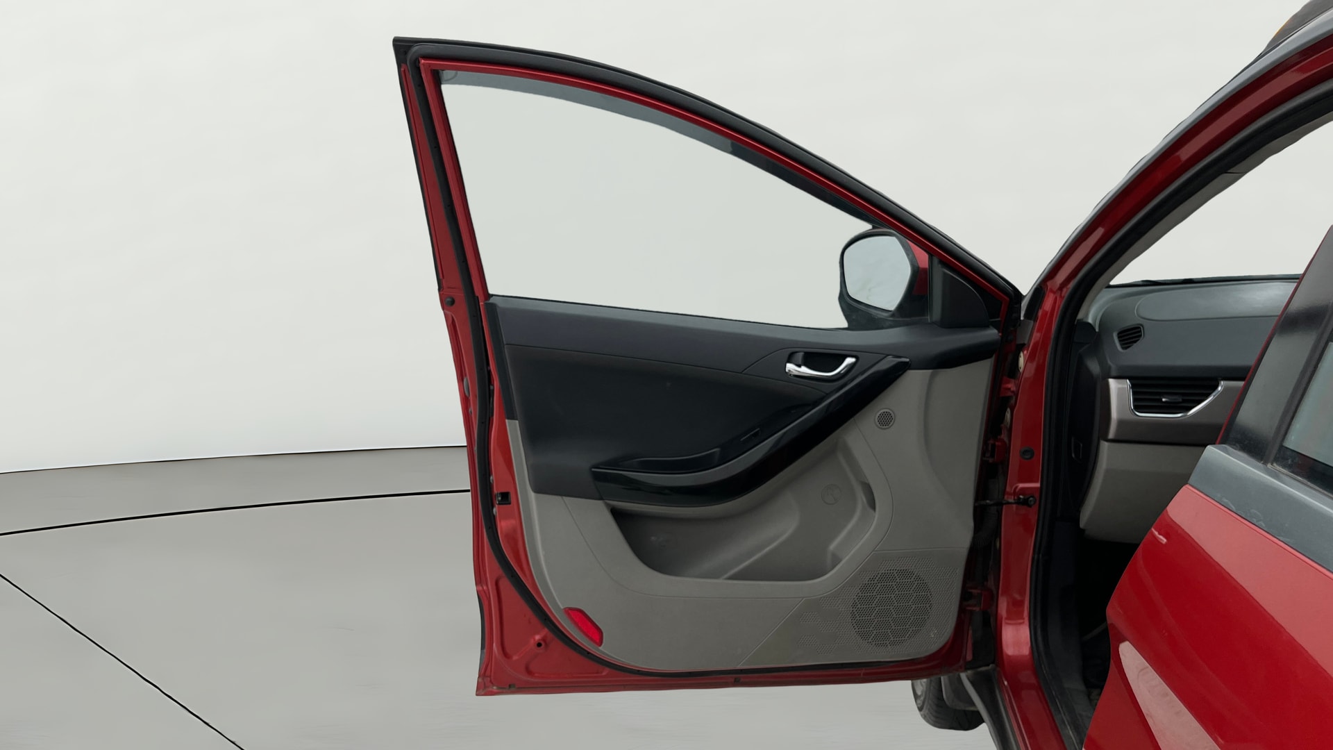 View 2019 Tata Nexon Revotorq XZ Plus Dual Tone Image 32 Used 2019 Tata Nexon Revotorq XZ Plus Dual Tone Image 32
