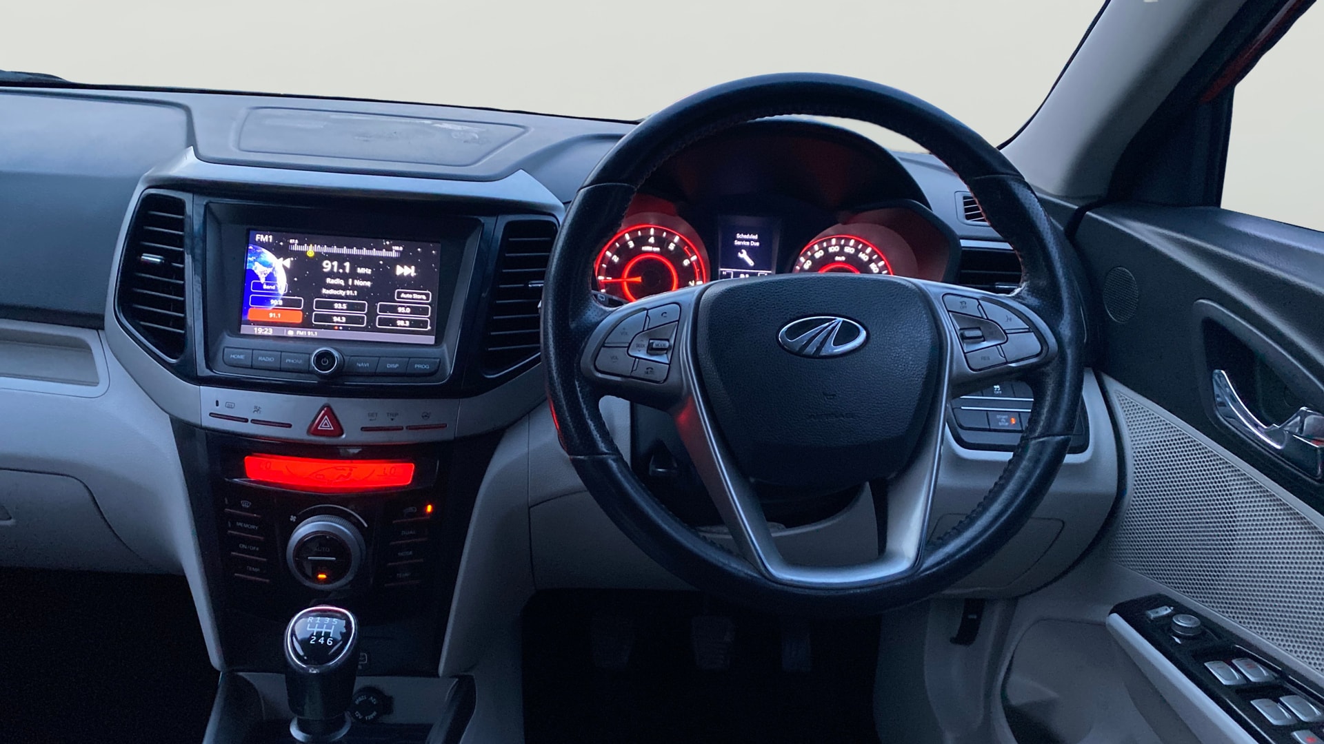 View 2019 Mahindra XUV300 W4 Petrol BS IV Image 21 Used 2019 Mahindra XUV300 W4 Petrol BS IV Image 21