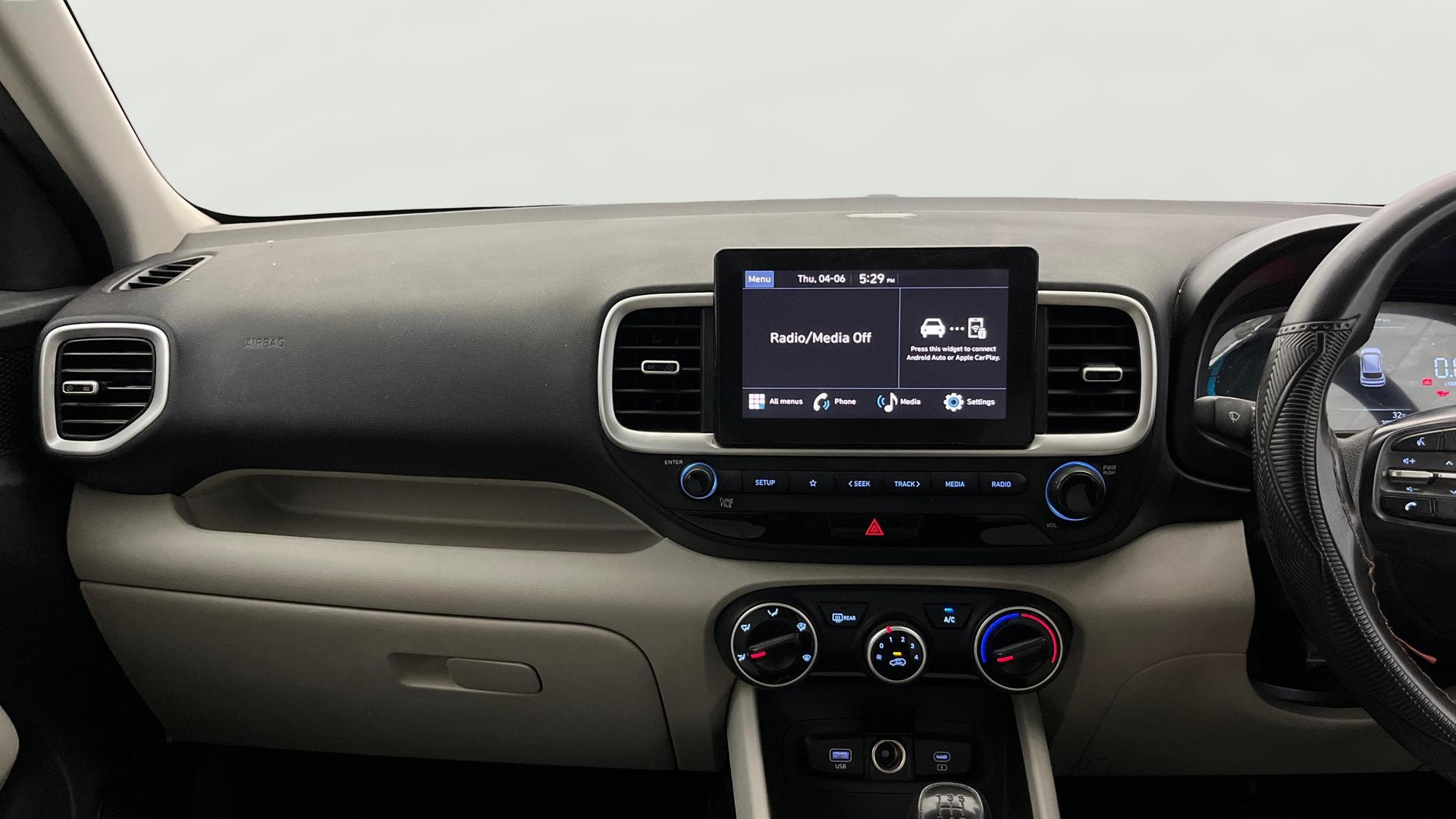 View 2022 Hyundai Venue E 1.2 Petrol BS IV Image 17 Used 2022 Hyundai Venue E 1.2 Petrol BS IV Image 17