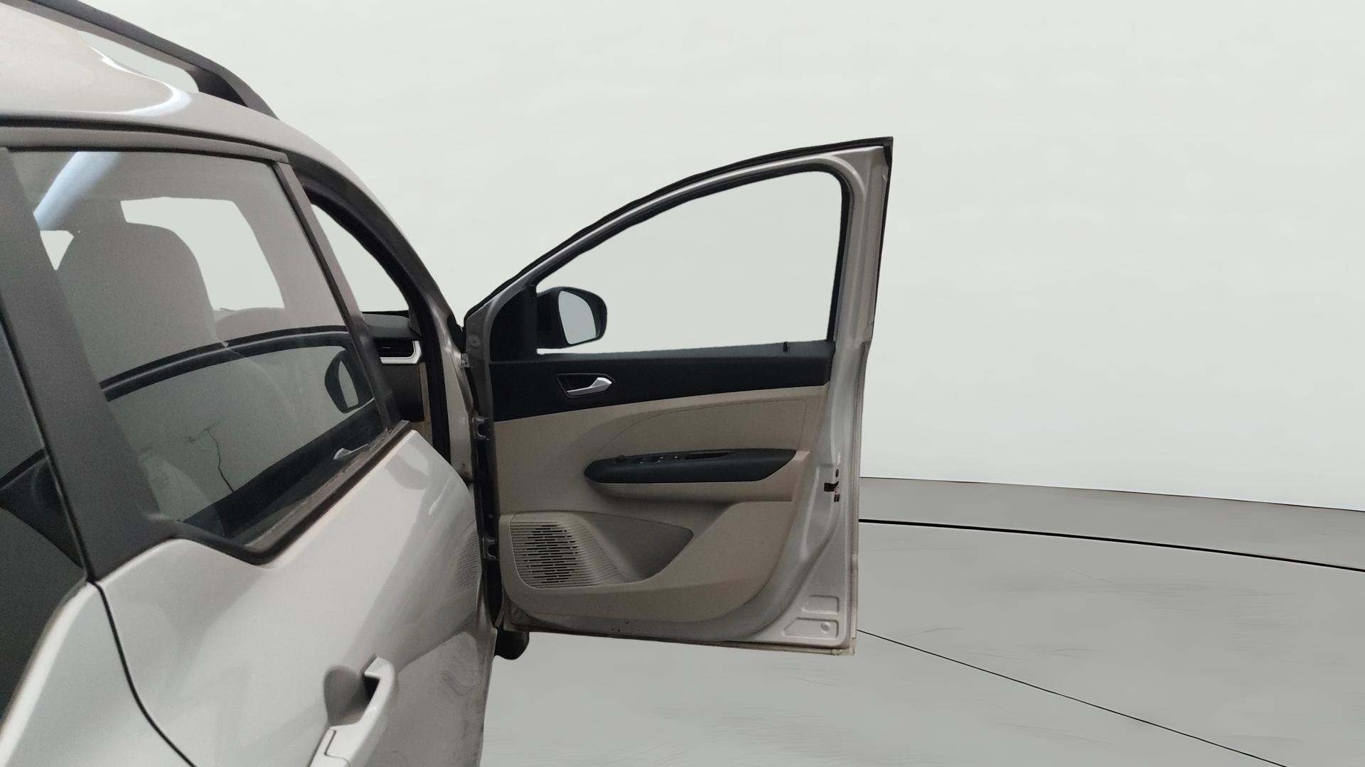 View 2022 Renault Triber RXZ Image 47 Used 2022 Renault Triber RXZ Image 47