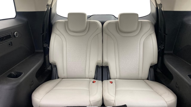 View Mahindra XUV700 Image 10 Used Mahindra XUV700 Image 10