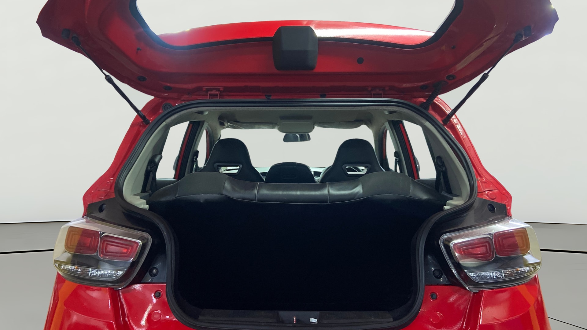 View 2021 Mahindra KUV100 K2 Petrol BS IV Image 38 Used 2021 Mahindra KUV100 K2 Petrol BS IV Image 38