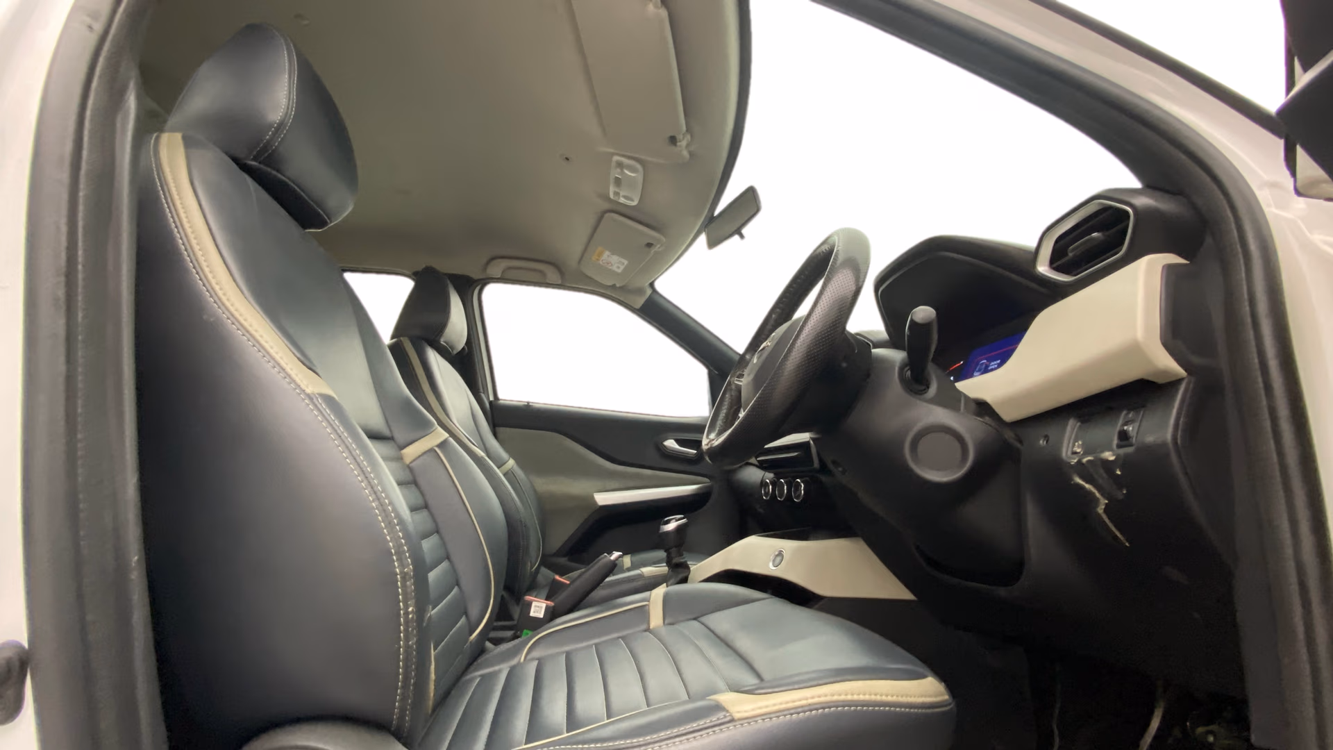 View 2021 Nissan Magnite Turbo XV Image 17 Used 2021 Nissan Magnite Turbo XV Image 17