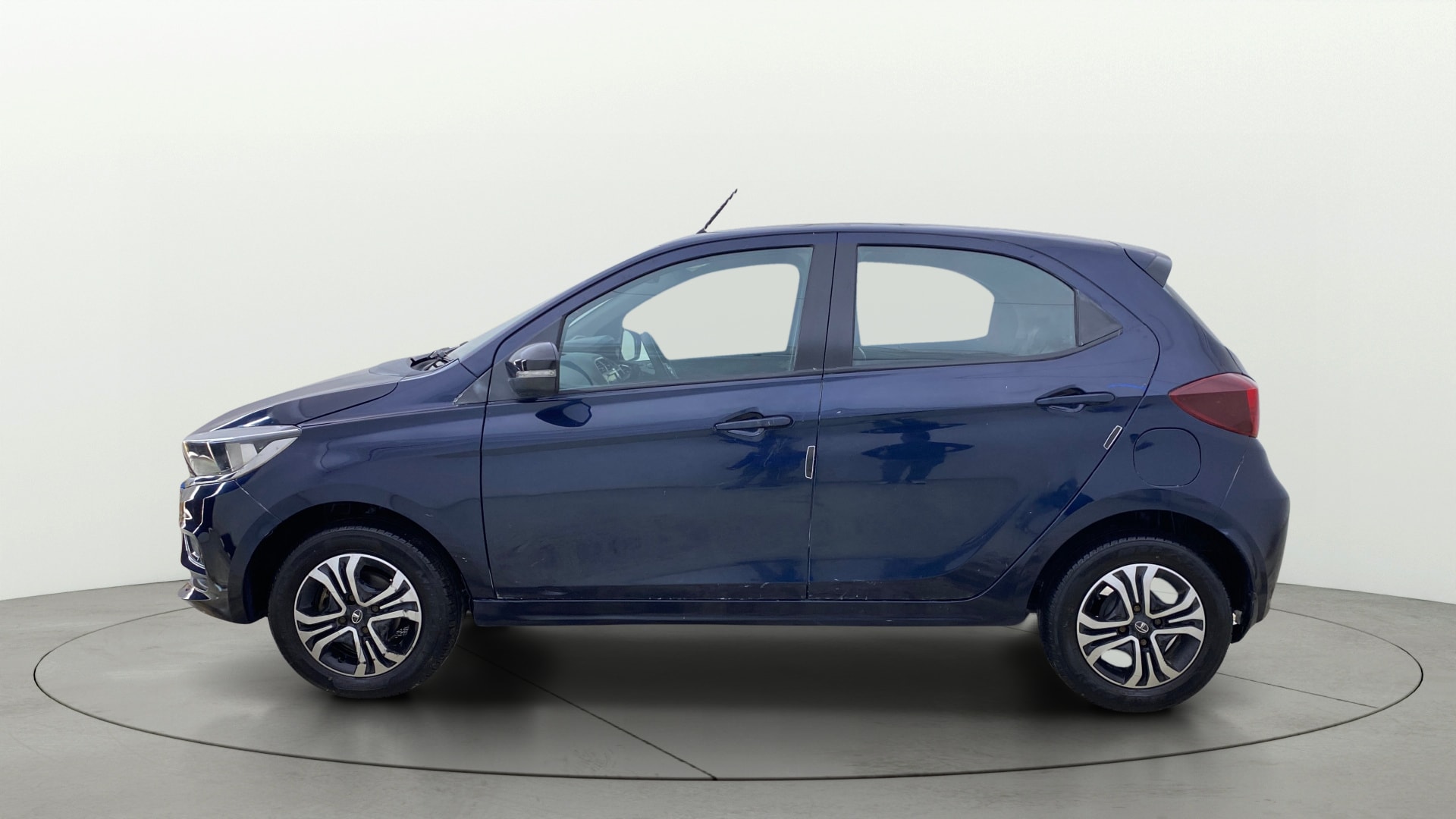 View 2023 Tata Tiago Revotorq XB Image 5 Used 2023 Tata Tiago Revotorq XB Image 5