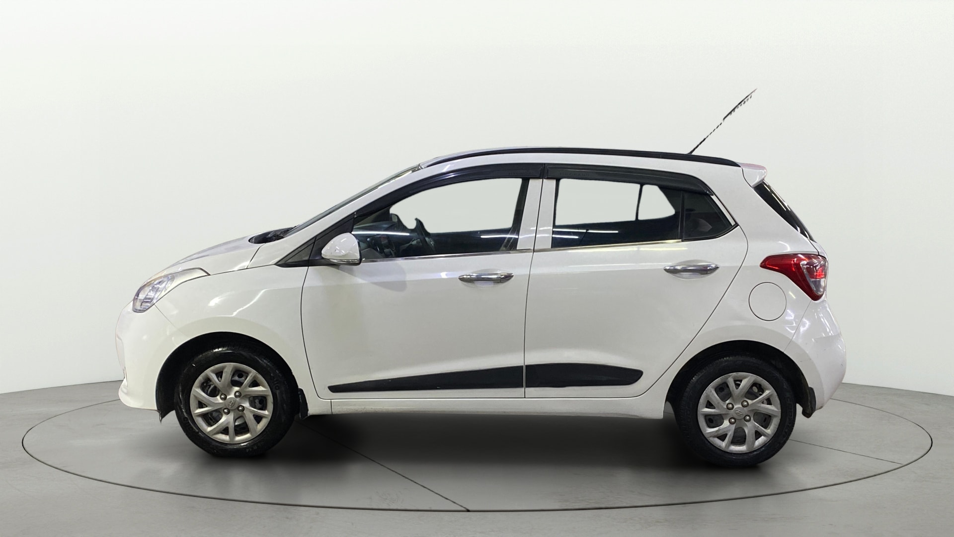View 2017 Hyundai Grand i10 1.2 Sportz(O) Petrol Image 5 Used 2017 Hyundai Grand i10 1.2 Sportz(O) Petrol Image 5
