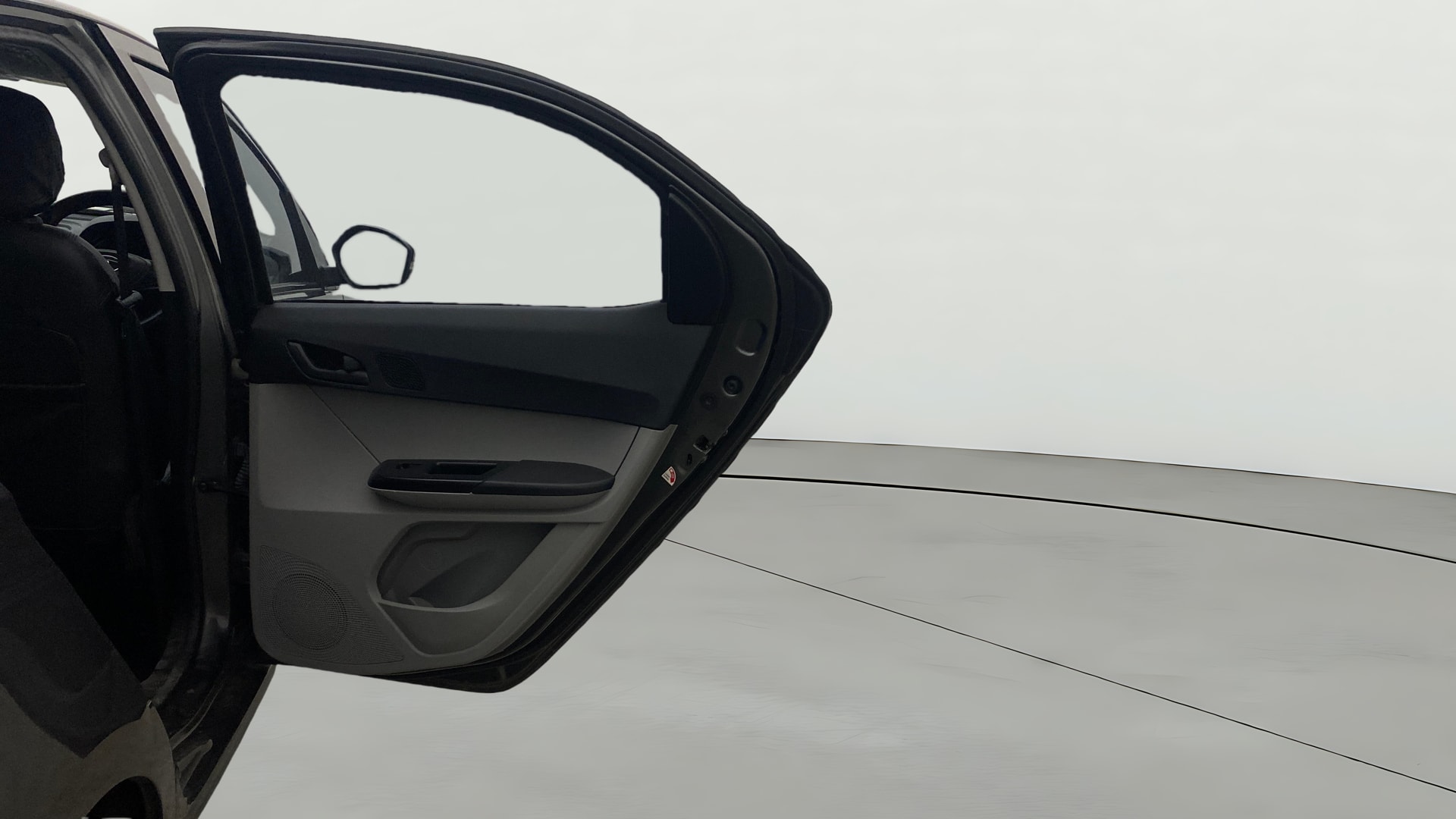 View 2022 Tata Tiago Revotorq XB Image 7 Used 2022 Tata Tiago Revotorq XB Image 7