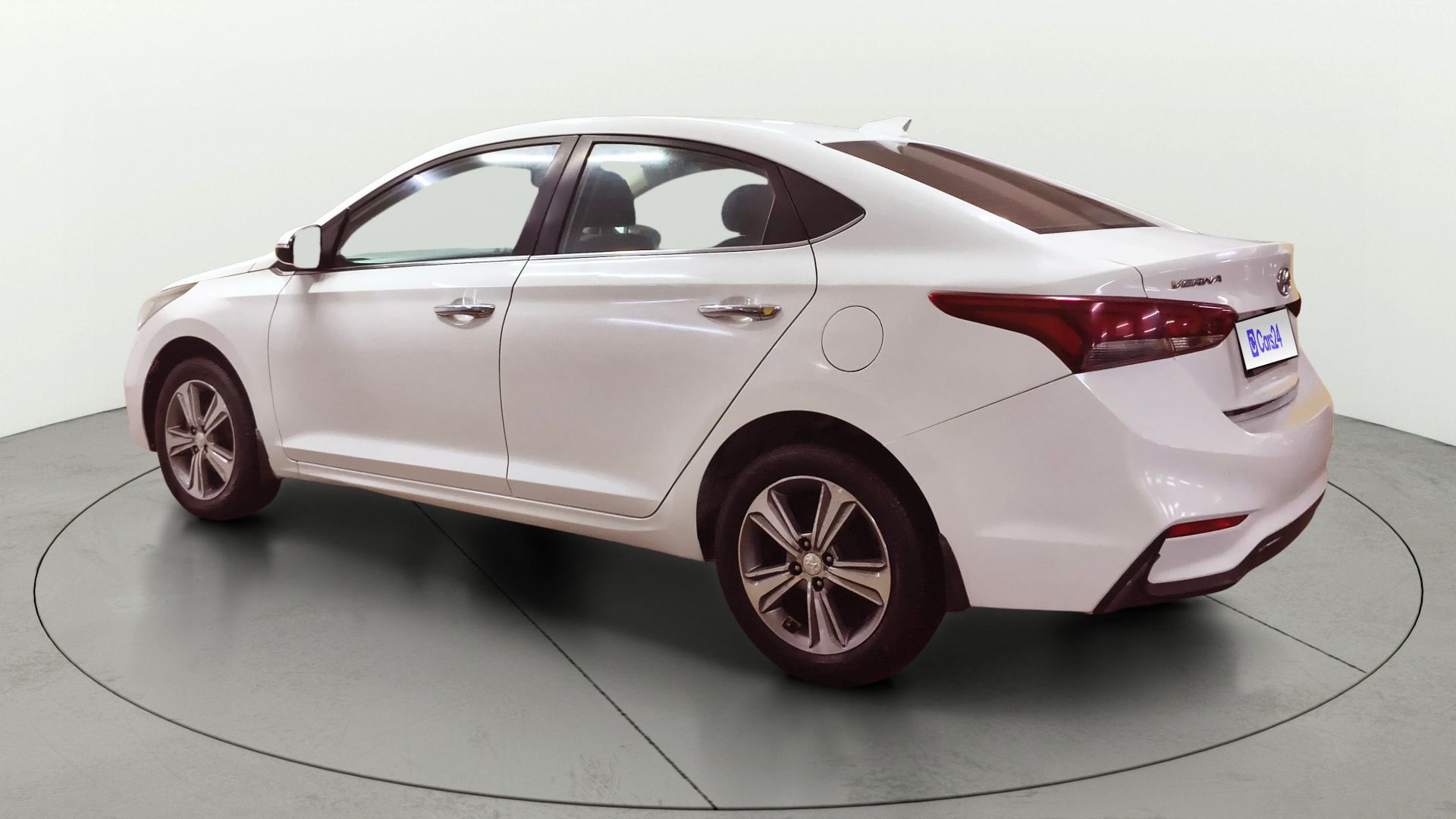 View 2018 Hyundai Verna 1.6 VTVT SX (O) Image 2 Used 2018 Hyundai Verna 1.6 VTVT SX (O) Image 2