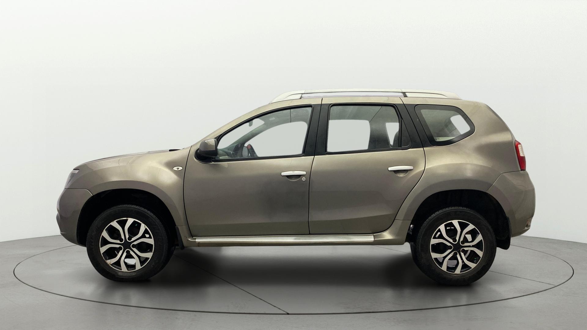 View 2014 Nissan Terrano XVD THP 110 PS Image 5 Used 2014 Nissan Terrano XVD THP 110 PS Image 5