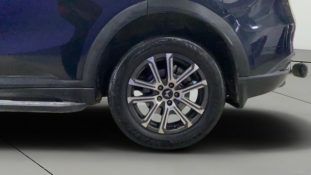 View Mahindra XUV700 Image 8 Used Mahindra XUV700 Image 8