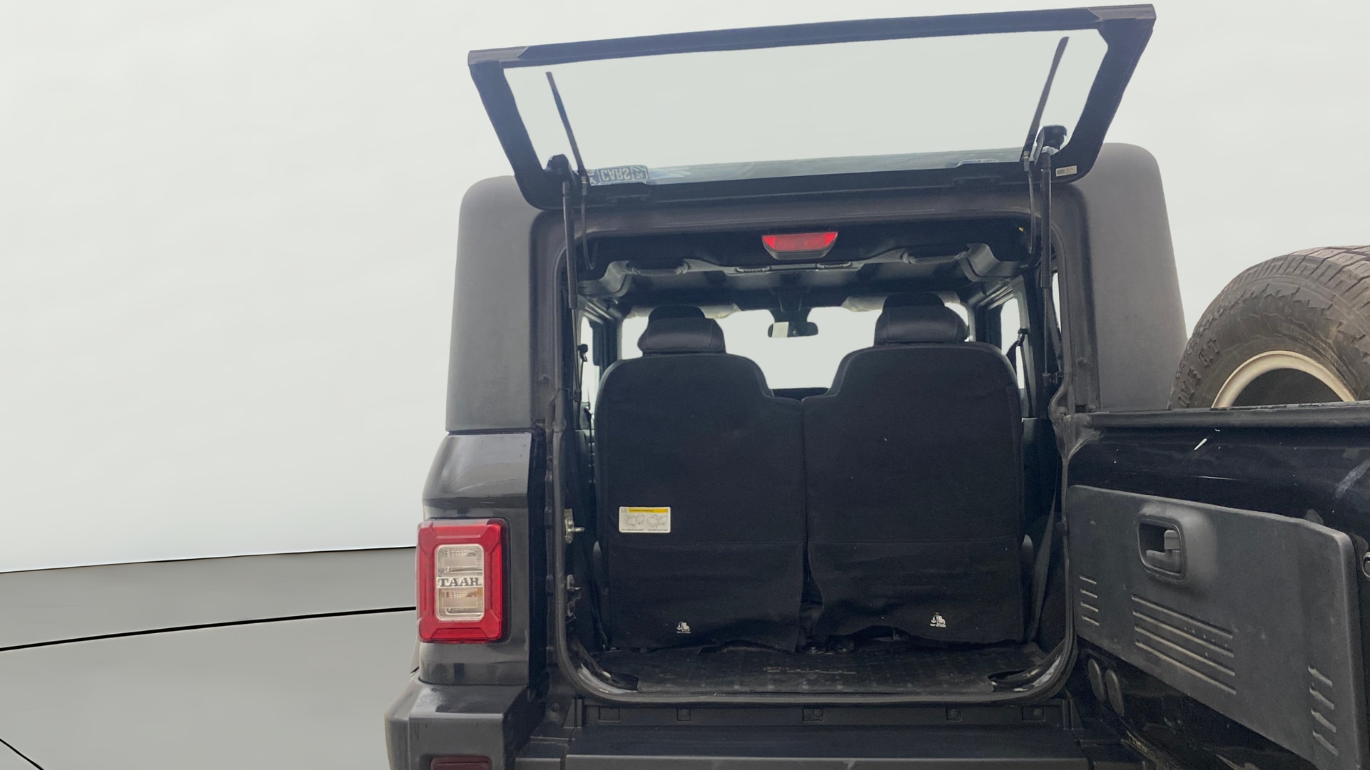 View 2023 Mahindra Thar AX Standard Manual Soft Top 6 Seater Image 16 Used 2023 Mahindra Thar AX Standard Manual Soft Top 6 Seater Image 16