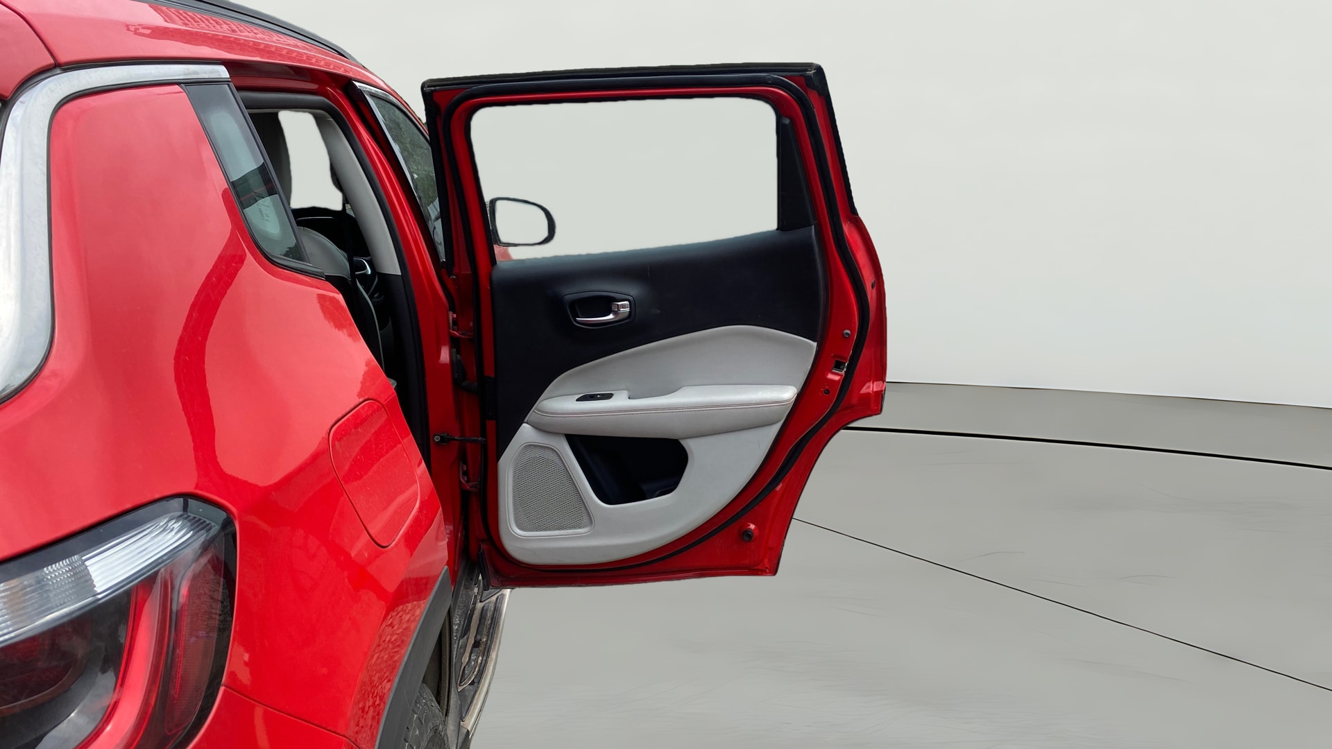 View 2019 Jeep Compass Limited 4X4 2.0 Diesel BS IV Image 7 Used 2019 Jeep Compass Limited 4X4 2.0 Diesel BS IV Image 7