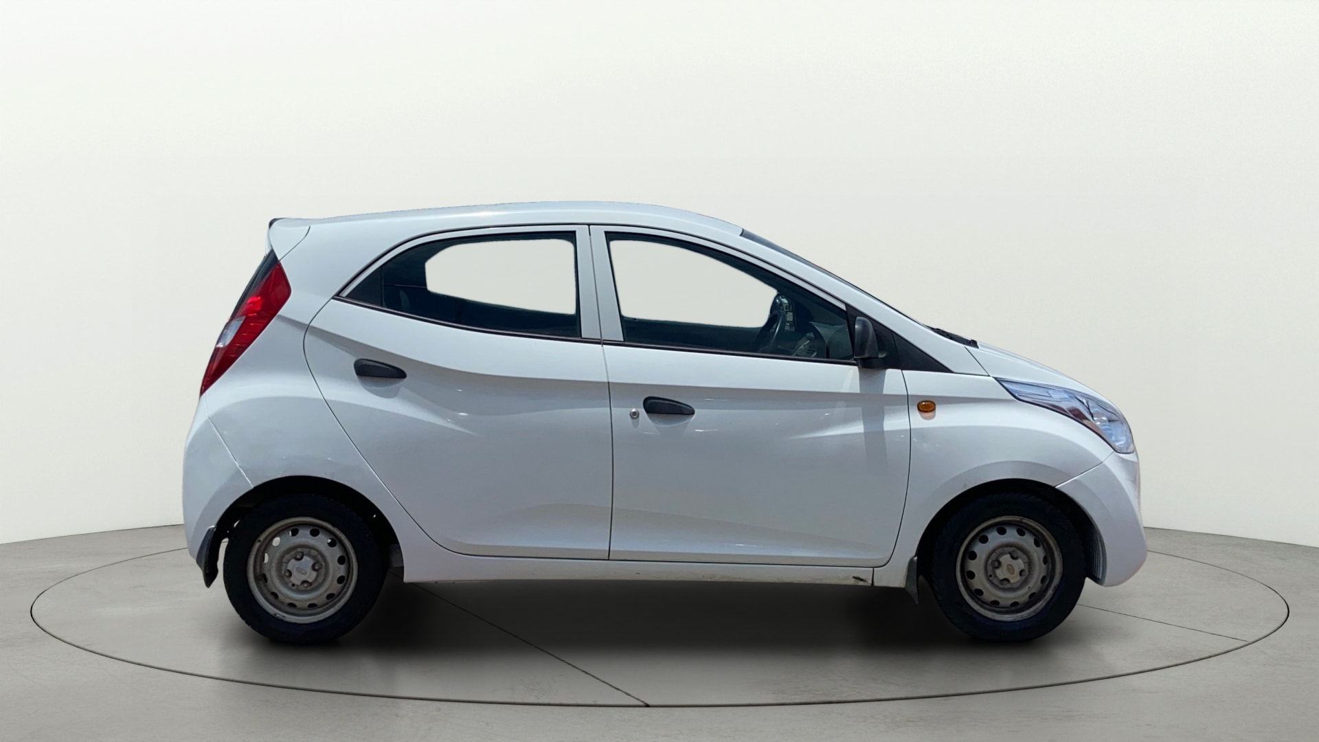 View 2018 Hyundai EON Era Plus Image 8 Used 2018 Hyundai EON Era Plus Image 8