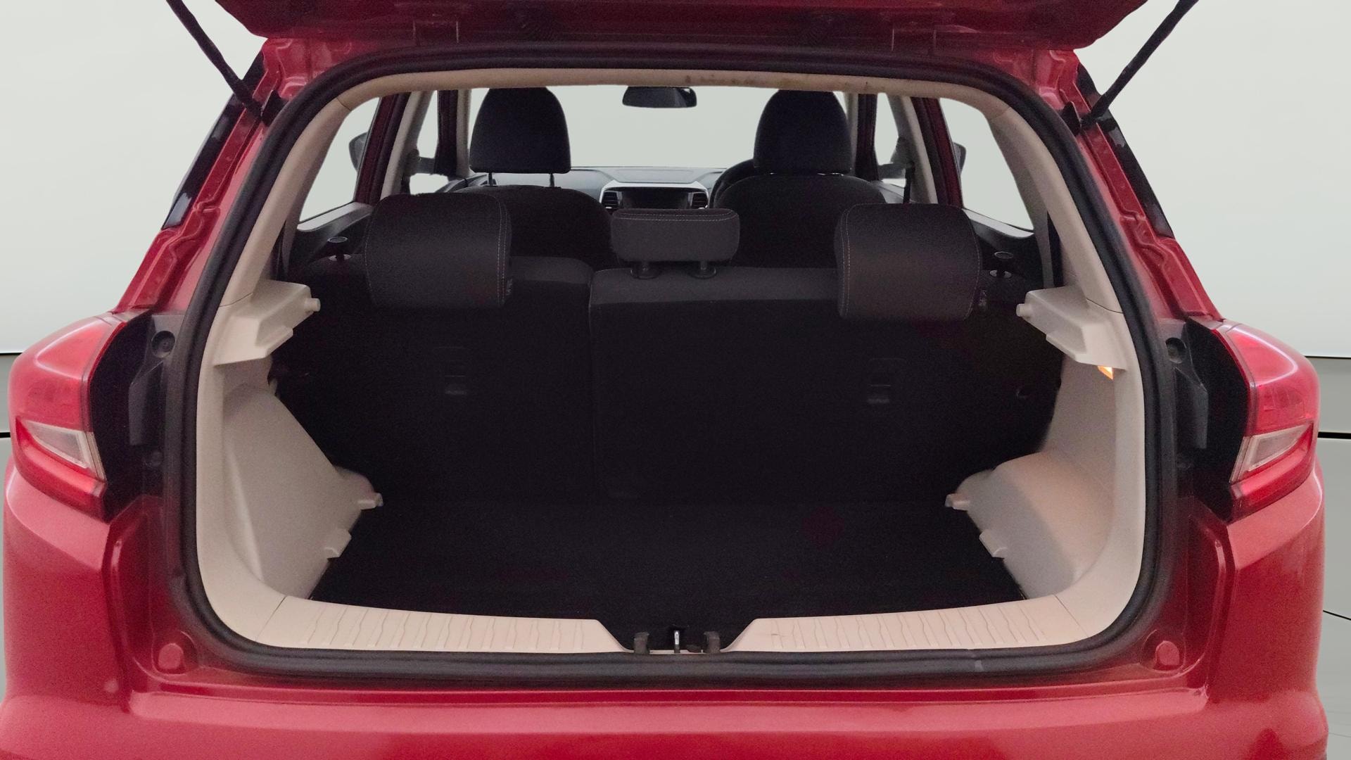 View 2019 Mahindra XUV300 W4 Petrol BS IV Image 41 Used 2019 Mahindra XUV300 W4 Petrol BS IV Image 41