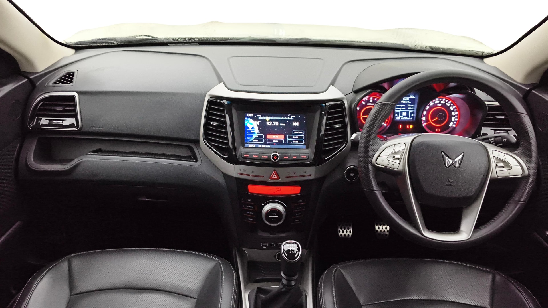 View 2023 Mahindra XUV300 W4 Petrol BS IV Image 31 Used 2023 Mahindra XUV300 W4 Petrol BS IV Image 31