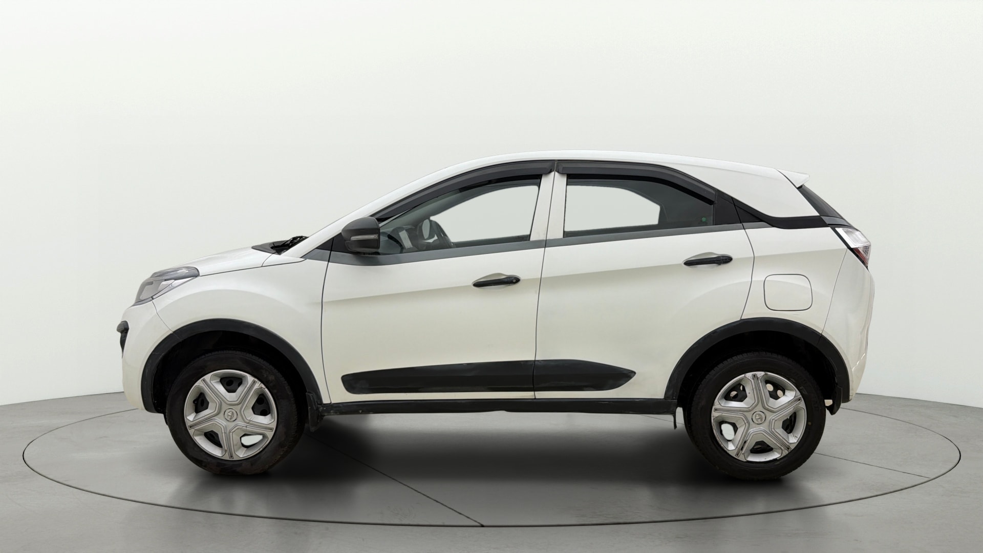 View 2018 Tata Nexon Revotron XE Image 5 Used 2018 Tata Nexon Revotron XE Image 5