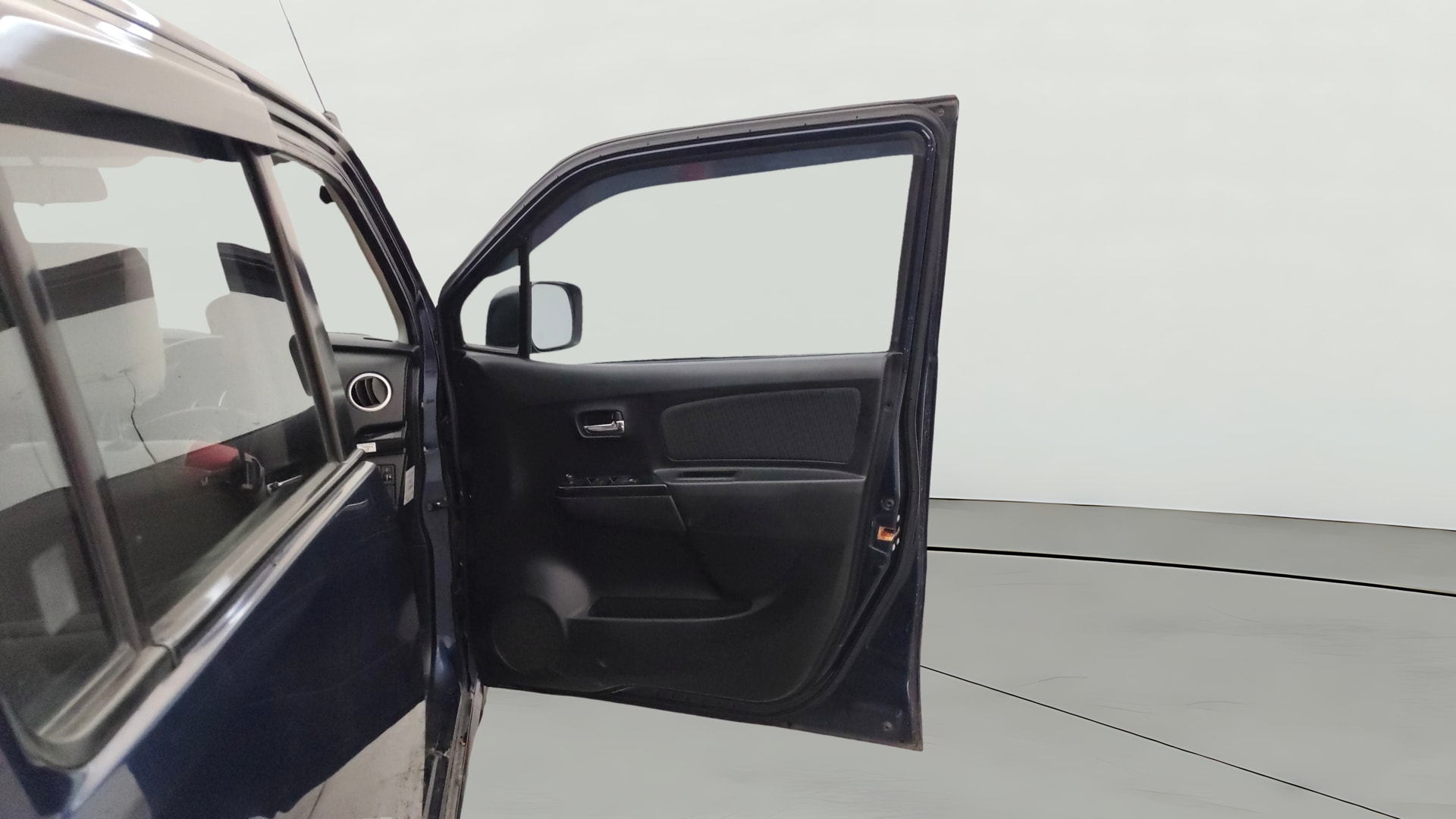 View 2015 Maruti Suzuki Stingray LXI Image 45 Used 2015 Maruti Suzuki Stingray LXI Image 45