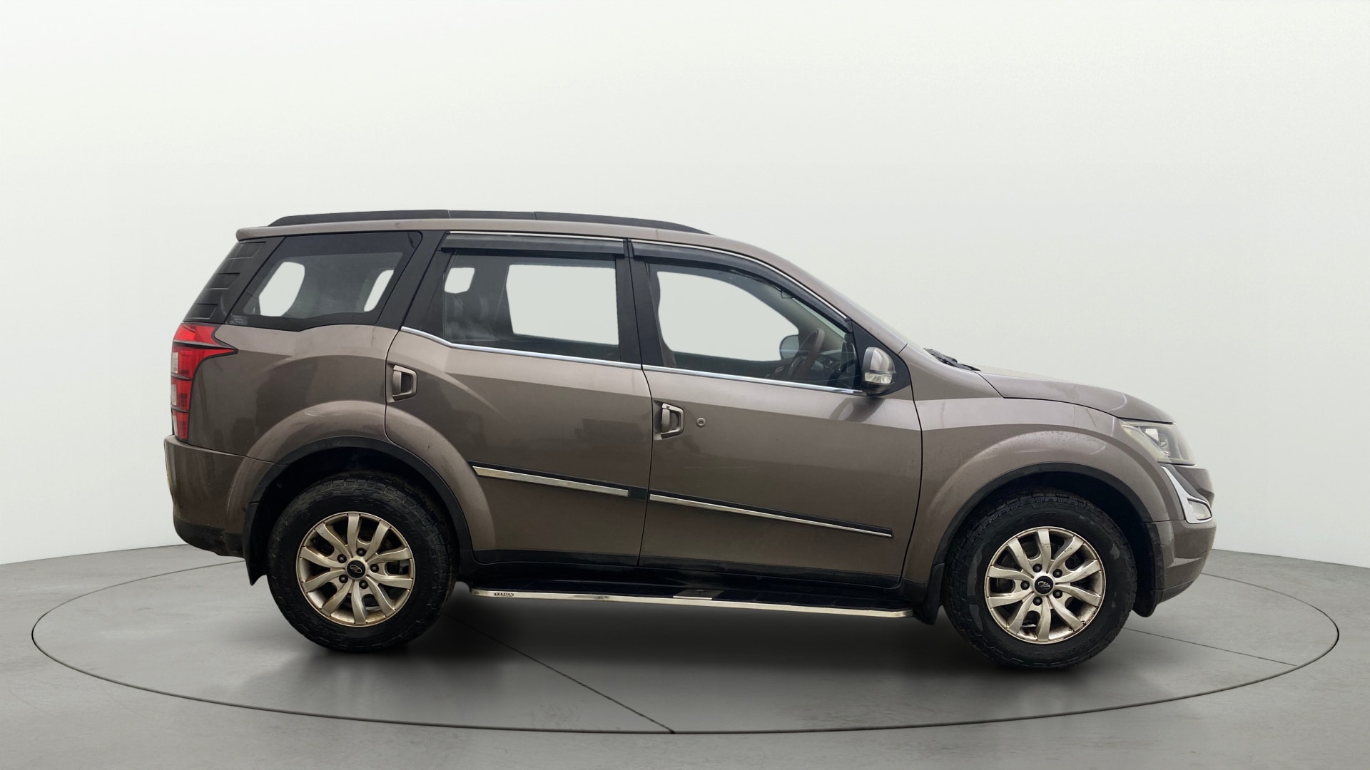 View 2018 Mahindra XUV500 W10 FWD AT Image 29 Used 2018 Mahindra XUV500 W10 FWD AT Image 29