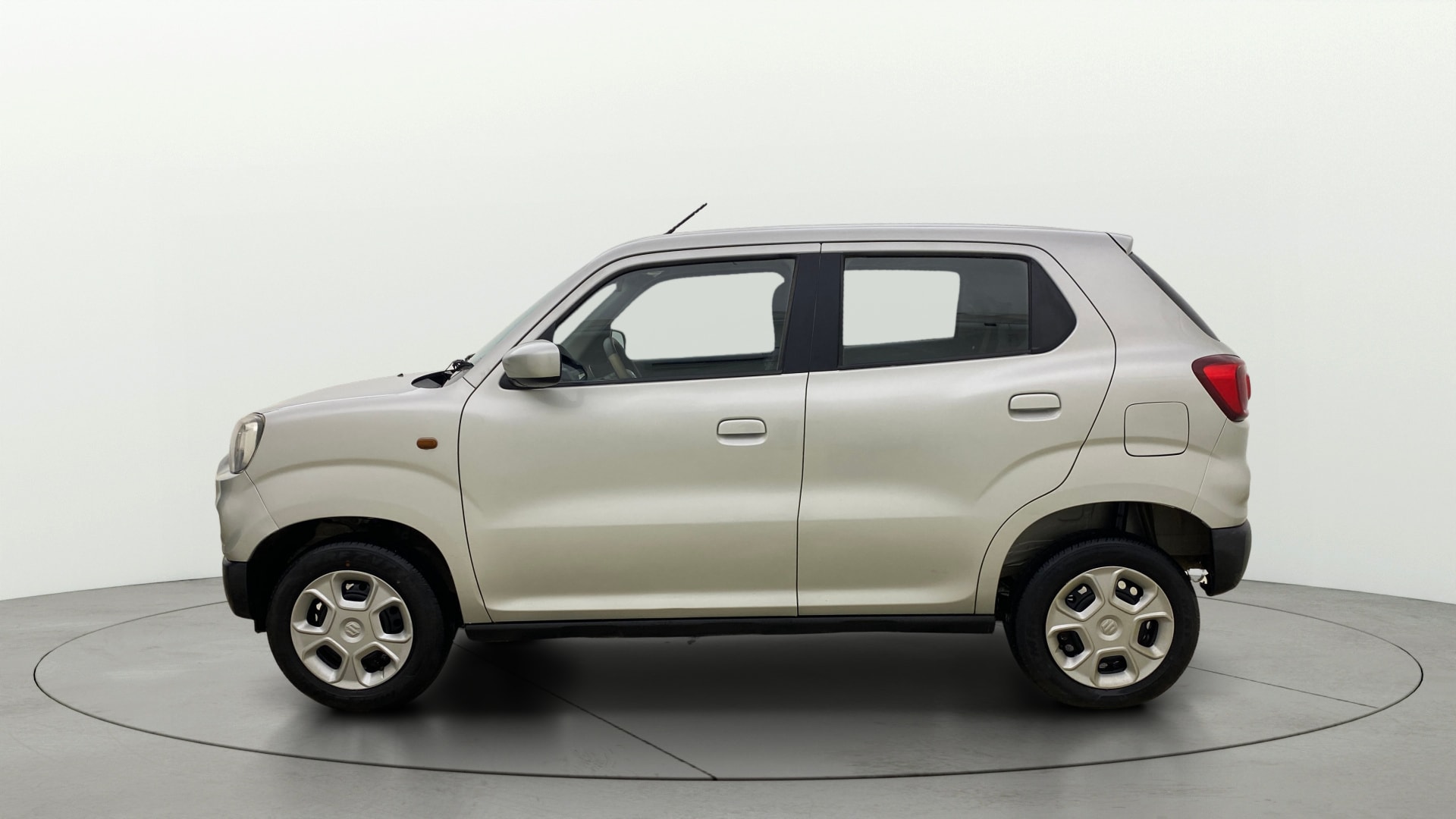 View 2019 Maruti Suzuki 1000 Base Variant Image 5 Used 2019 Maruti Suzuki 1000 Base Variant Image 5