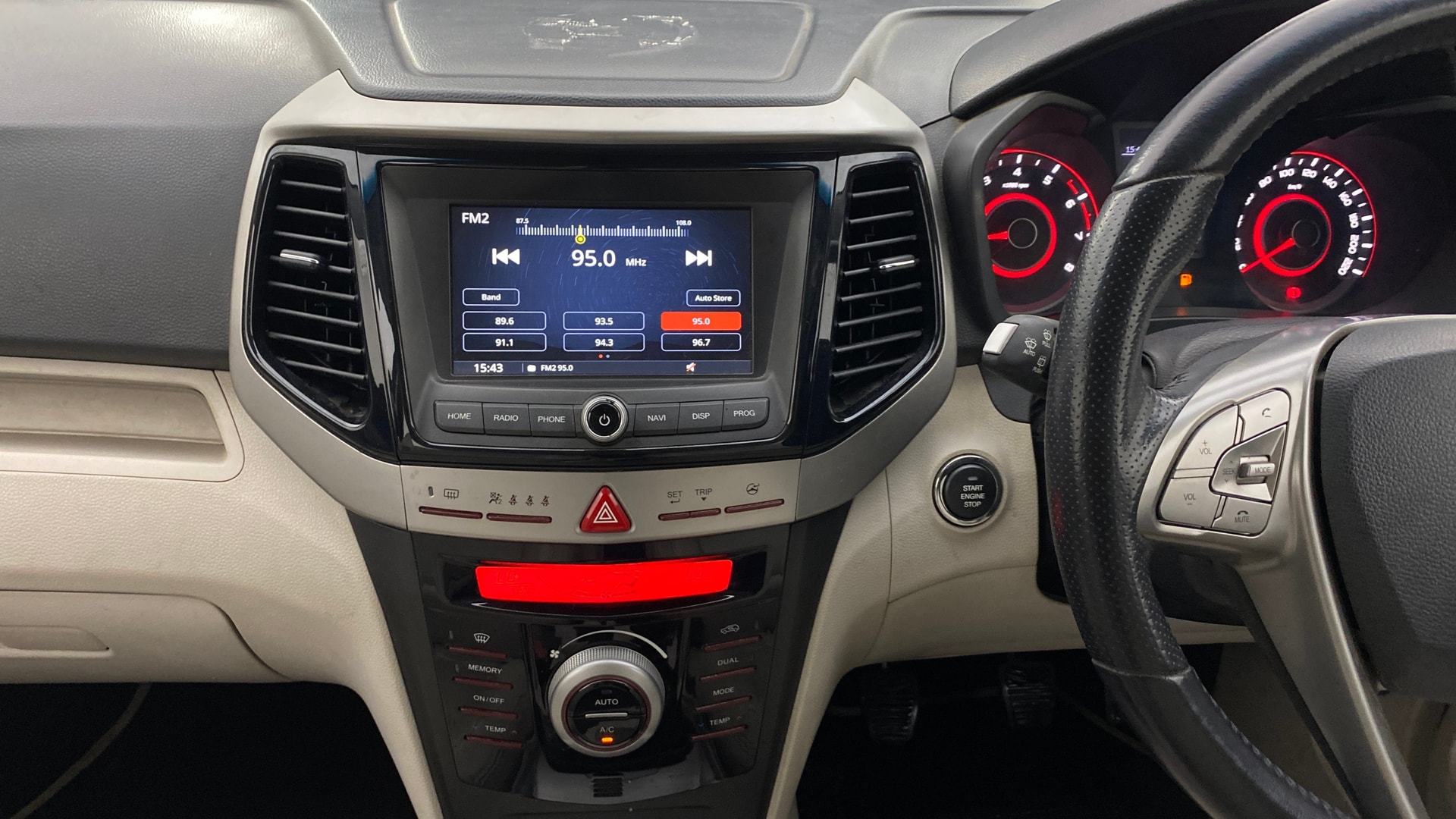View 2019 Mahindra XUV300 W4 Petrol BS IV Image 33 Used 2019 Mahindra XUV300 W4 Petrol BS IV Image 33