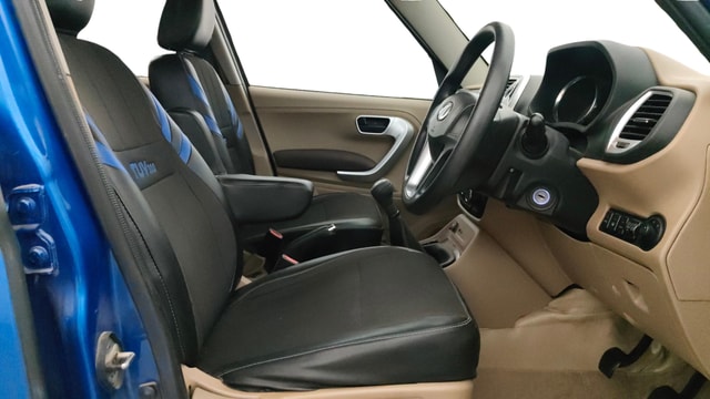 View Mahindra TUV300 Image 26 Used Mahindra TUV300 Image 26