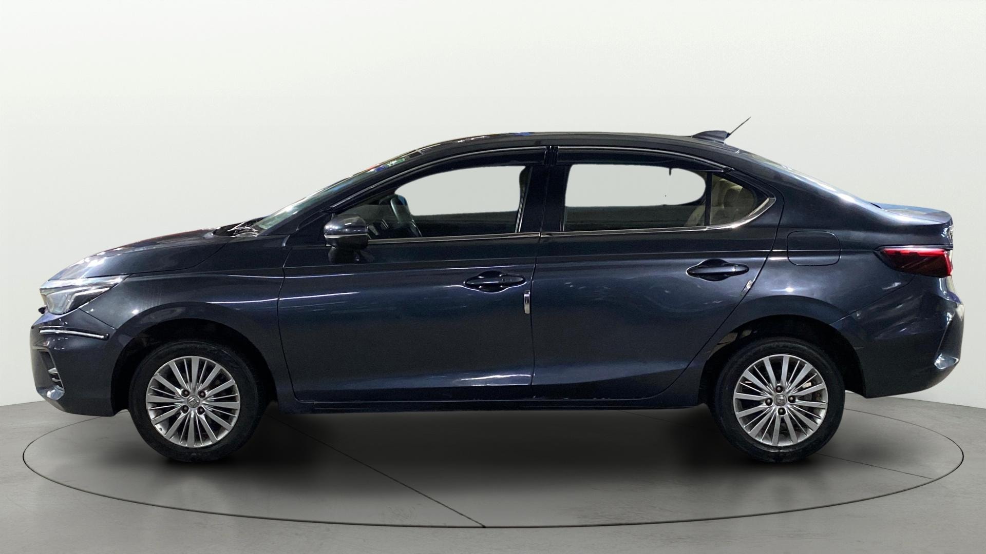 View 2023 Honda City ZX MT Diesel Anniversary Edition Image 6 Used 2023 Honda City ZX MT Diesel Anniversary Edition Image 6