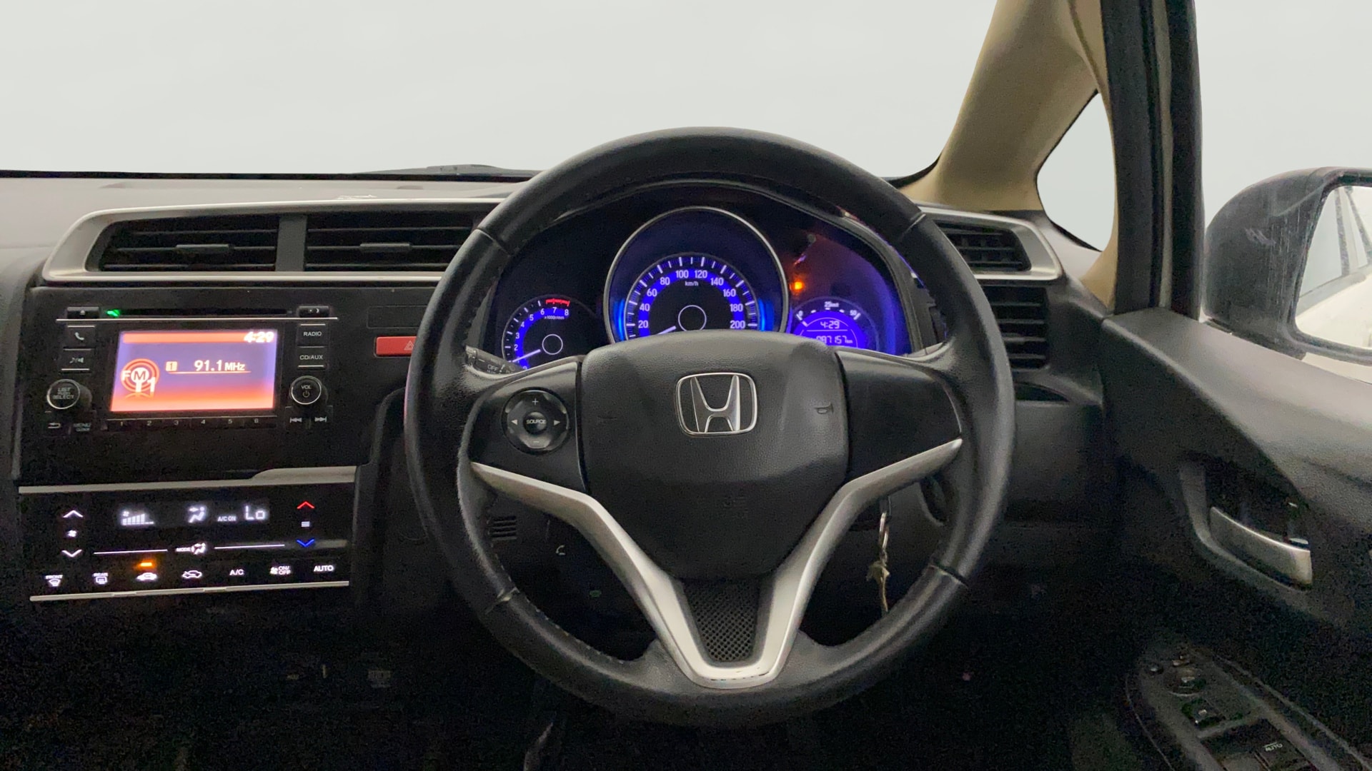 View 2015 Honda Jazz E MT Diesel Image 14 Used 2015 Honda Jazz E MT Diesel Image 14