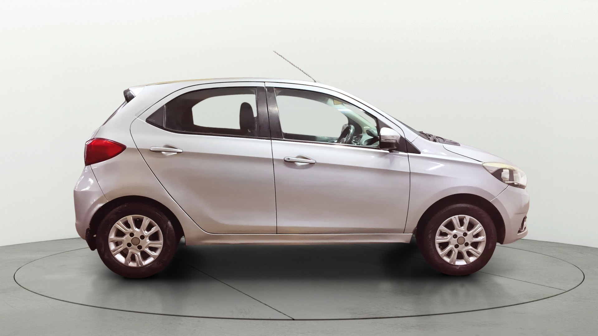 View 2019 Tata Tiago Revotorq XB Image 9 Used 2019 Tata Tiago Revotorq XB Image 9