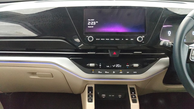 View Kia Carens Image 34 Used Kia Carens Image 34