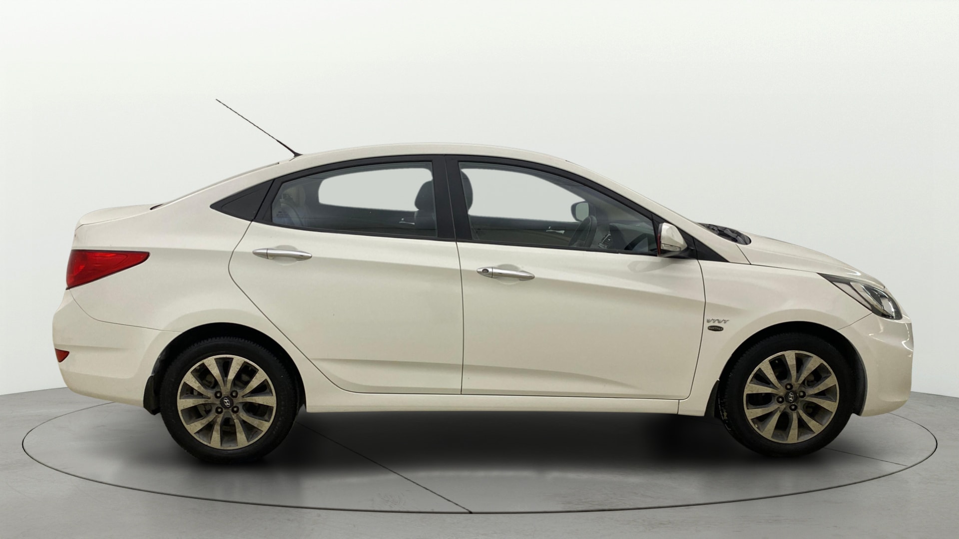 View 2014 Hyundai Fluidic Verna 1.6 VTVT SX Image 8 Used 2014 Hyundai Fluidic Verna 1.6 VTVT SX Image 8