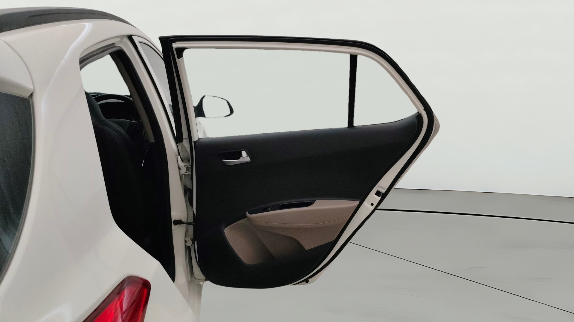 View 2018 Hyundai Grand i10 1.2 Sportz AT Petrol Image 7 Used 2018 Hyundai Grand i10 1.2 Sportz AT Petrol Image 7