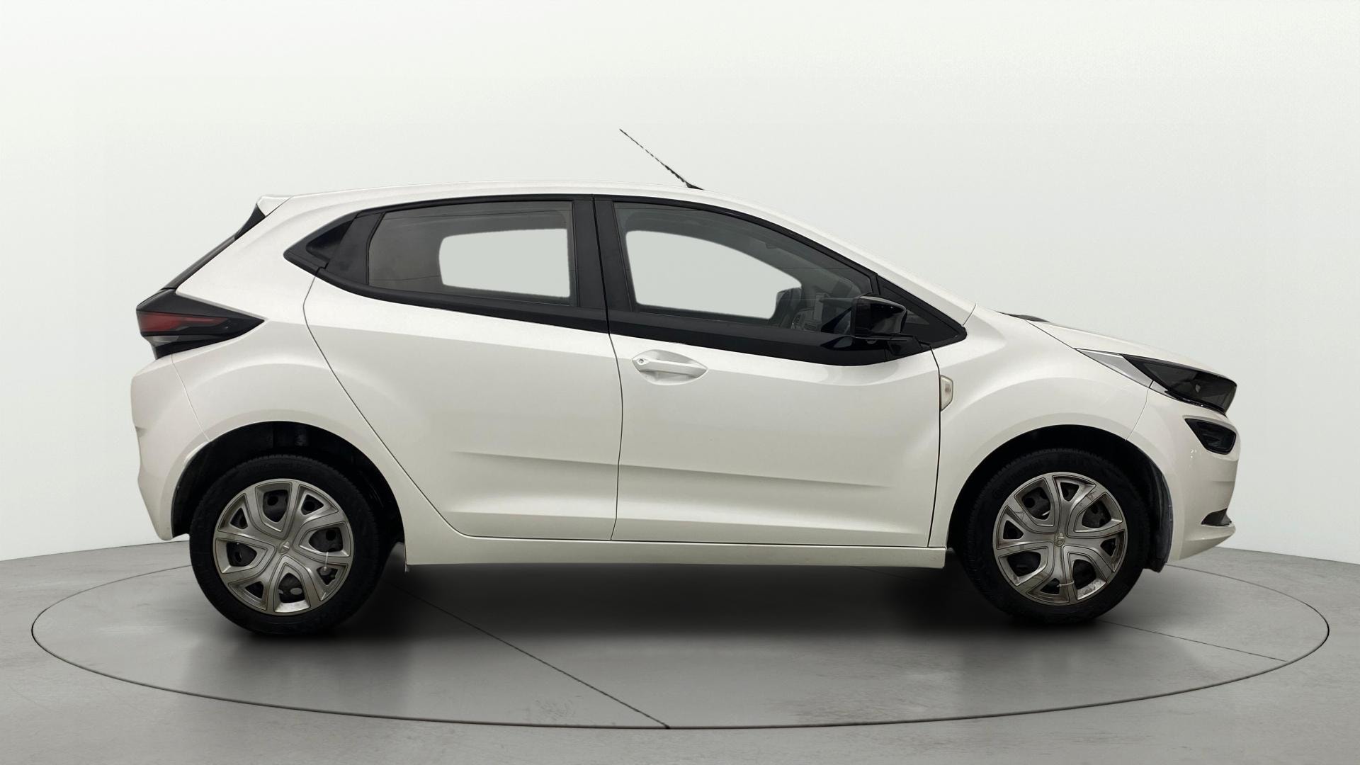 View 2022 Tata Altroz XM Plus Petrol Image 8 Used 2022 Tata Altroz XM Plus Petrol Image 8