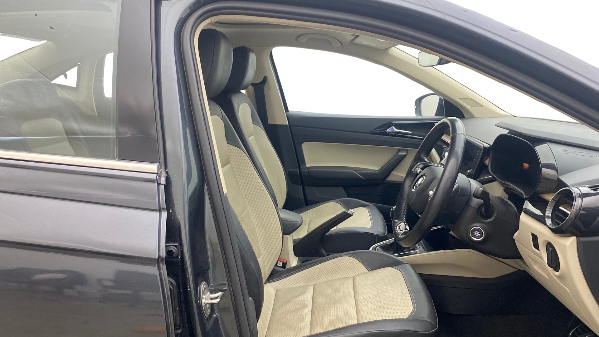 View 2023 Skoda Slavia Style 1.0 TSI MT Image 27 Used 2023 Skoda Slavia Style 1.0 TSI MT Image 27
