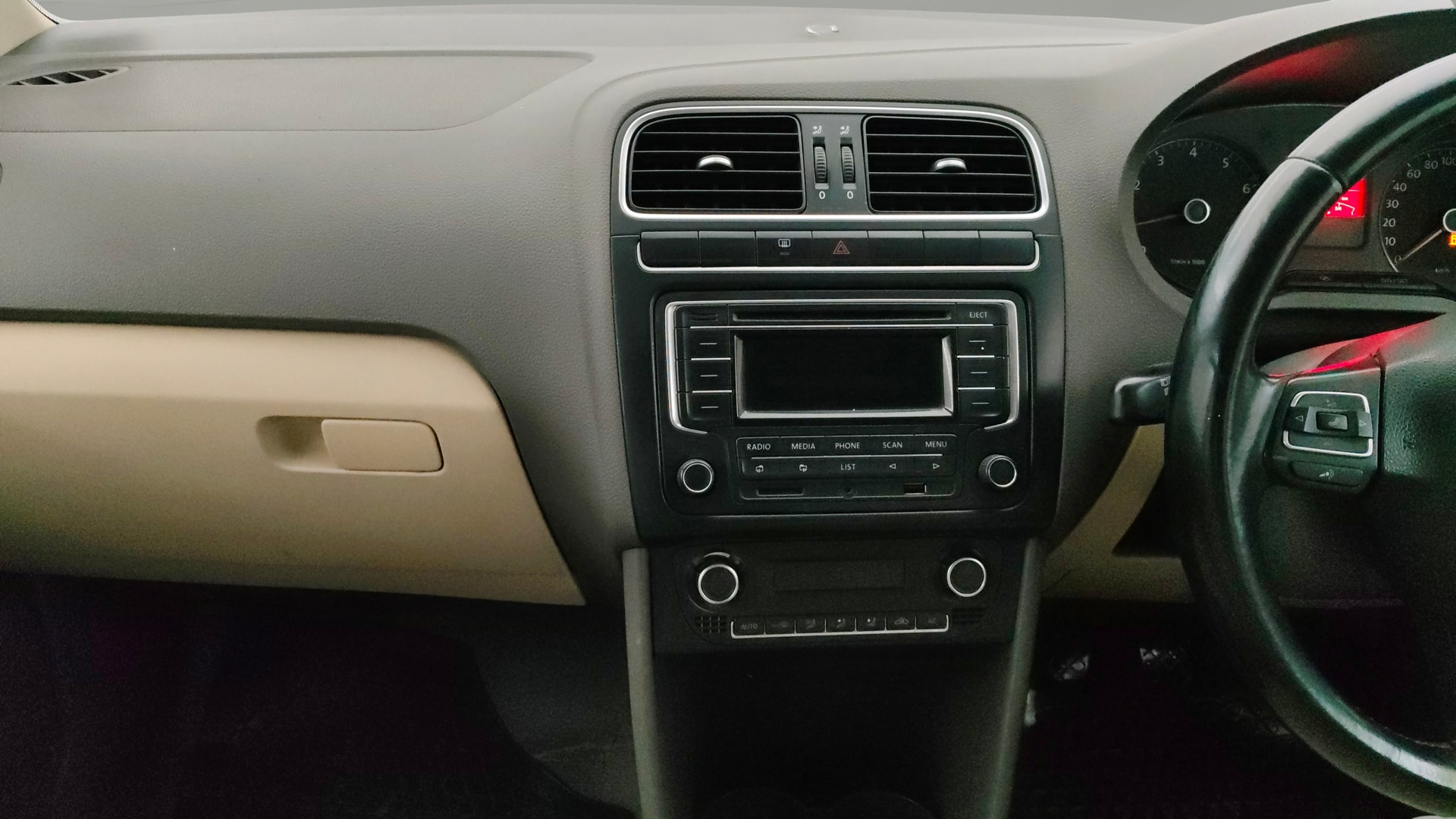 View 2013 Volkswagen Vento 1.2 L TSI Comfortline Petrol AT Image 17 Used 2013 Volkswagen Vento 1.2 L TSI Comfortline Petrol AT Image 17