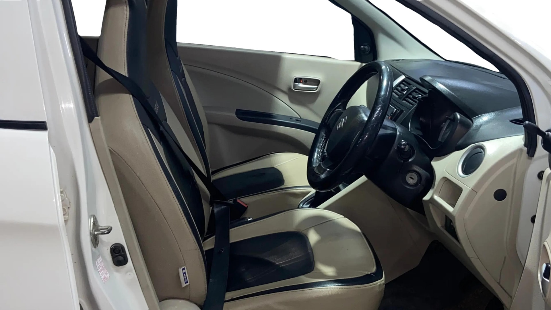 View 2019 Maruti Suzuki 1000 Base Variant Image 25 Used 2019 Maruti Suzuki 1000 Base Variant Image 25