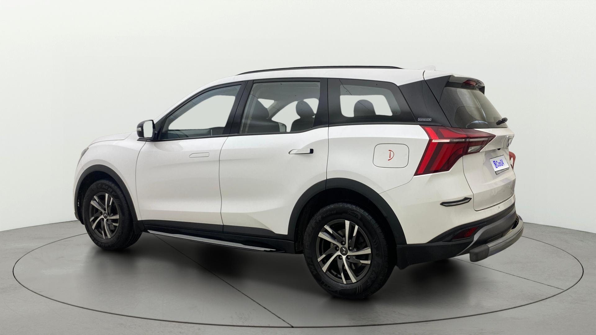 View 2022 Mahindra XUV700 MX Petrol 5 STR Image 2 Used 2022 Mahindra XUV700 MX Petrol 5 STR Image 2