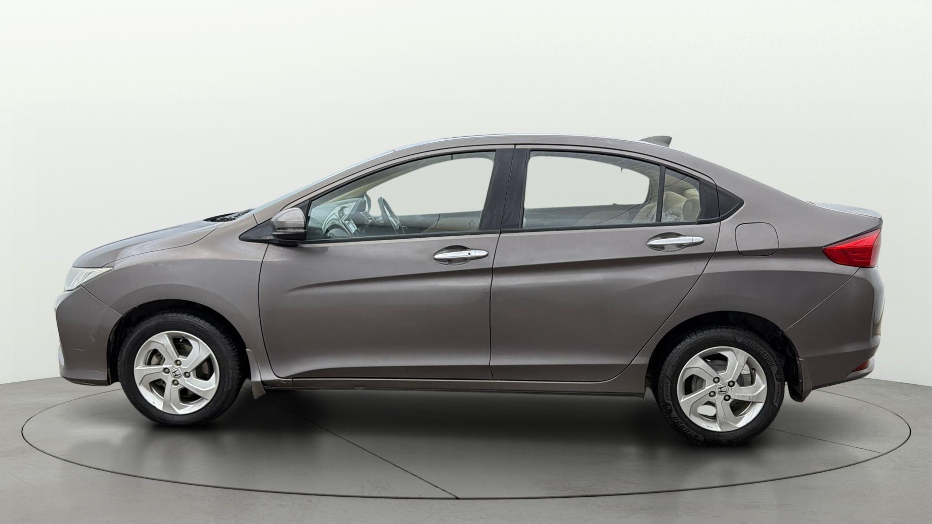 View 2017 Honda City ZX MT Diesel Anniversary Edition Image 6 Used 2017 Honda City ZX MT Diesel Anniversary Edition Image 6