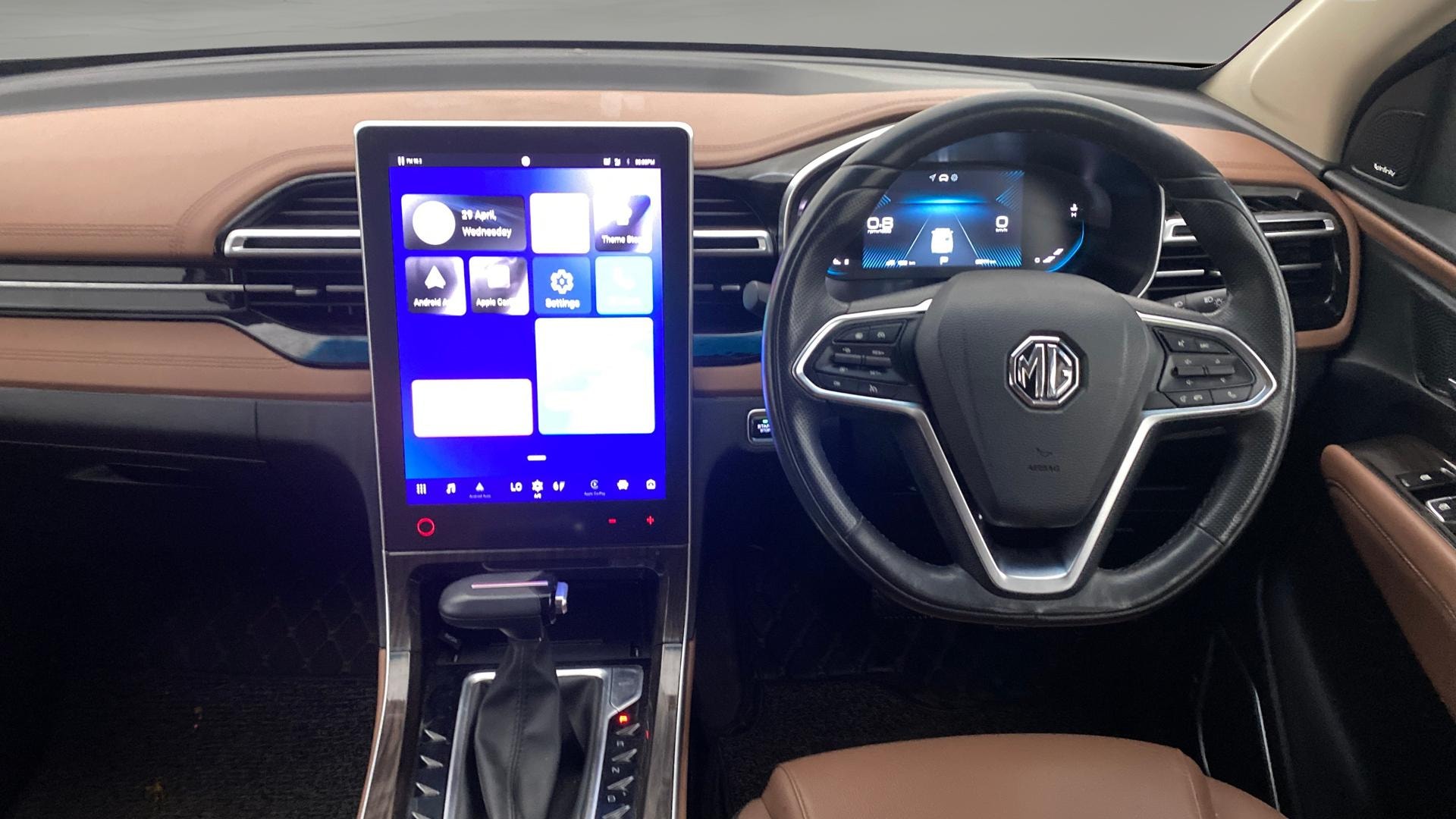 View 2023 MG Hector Plus Sharp Pro 7 Seater CVT Petrol Image 14 Used 2023 MG Hector Plus Sharp Pro 7 Seater CVT Petrol Image 14